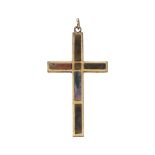 AN ANTIQUE VICTORIAN SCOTTISH AGATE CROSS, IN YELLOW GOLD.