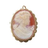 A CAMEO BROOCH PENDANT, IN YELLOW GOLD.