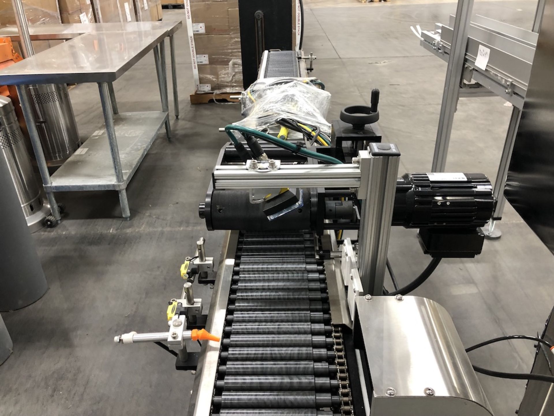 SOUTHERN CALIFORNIA PACKAGING EQUIPMENT ST-1100 MOTORIZED ROLLER CONVEYOR ~ 100" LONG X 8" WIDE ( - Image 3 of 16