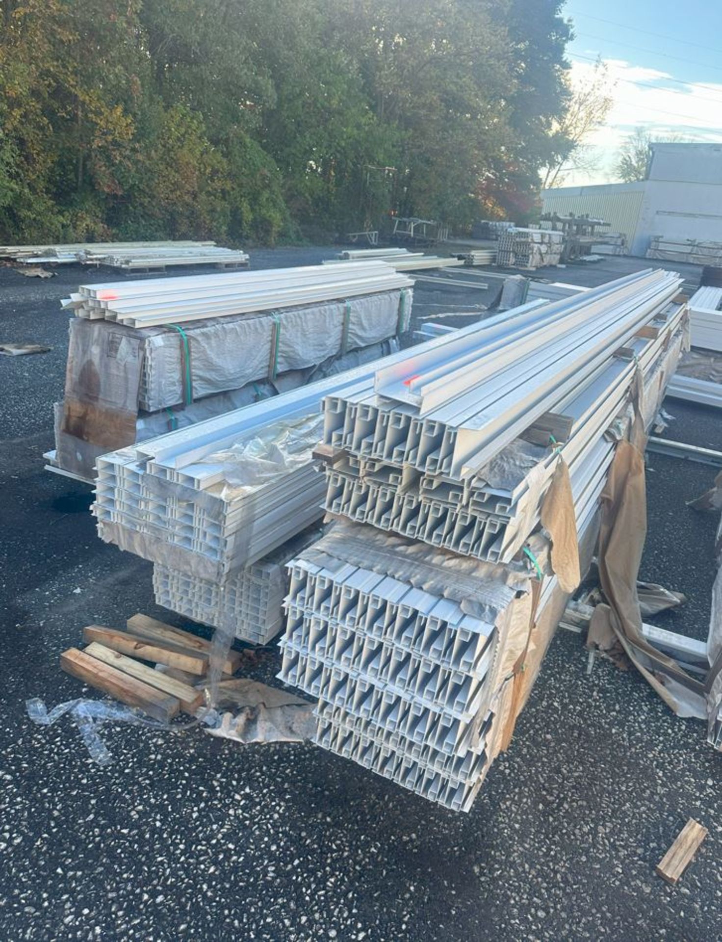 3 Complete & 2 Incomplete Bundles of Extruded Aluminum Stock @ 950 lbs ...