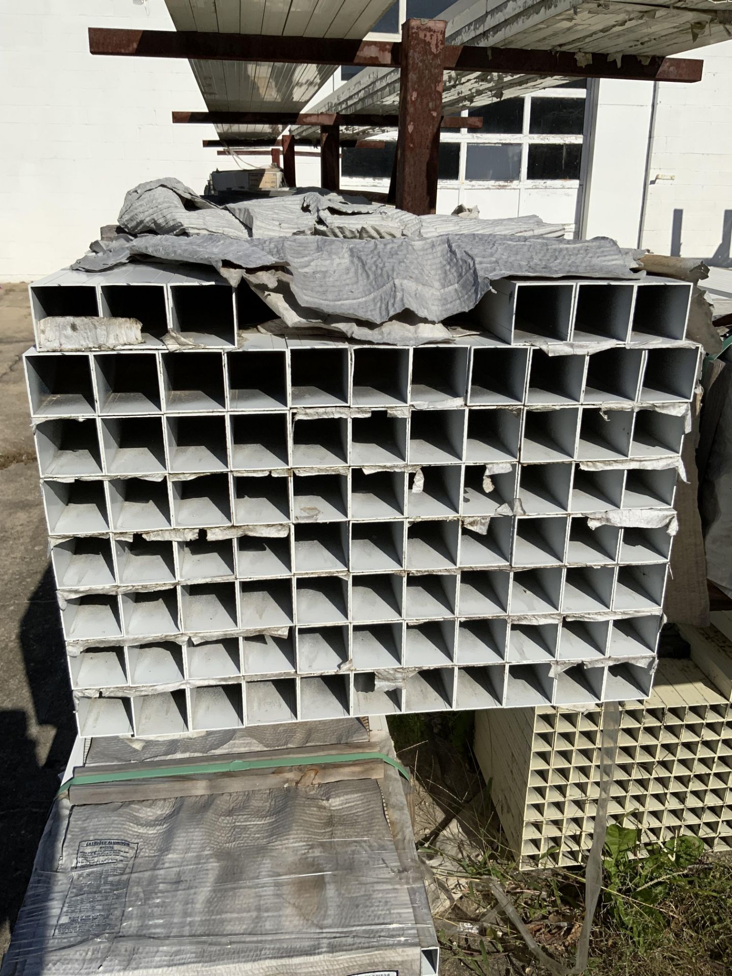 Large Lot of Extruded Aluminum Stock. One Bundle Labeled 585 lbs +/-, One Marked 325 lbs +/- - Image 8 of 13