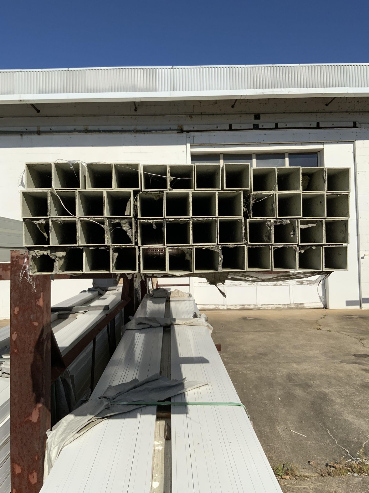 Large Lot of Extruded Aluminum Stock. One Bundle Labeled 585 lbs +/-, One Marked 325 lbs +/- - Image 9 of 13