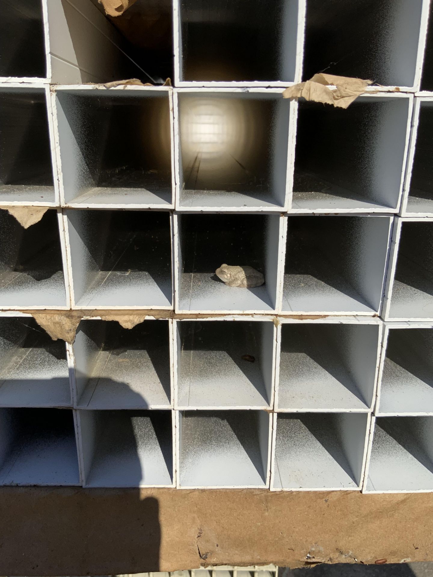 Large Lot of Extruded Aluminum Stock. One Bundle Labeled 585 lbs +/-, One Marked 325 lbs +/- - Image 11 of 13