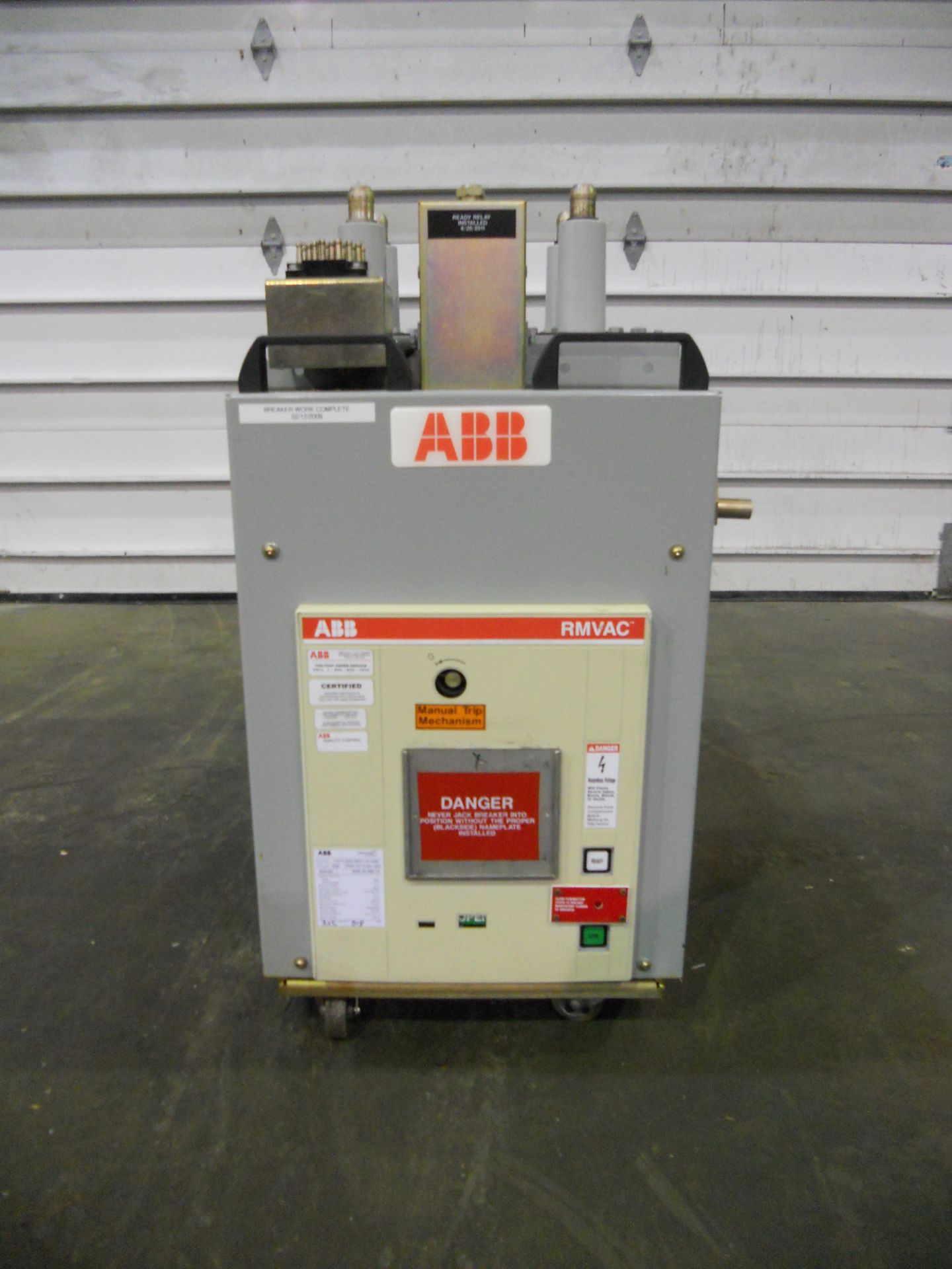 ABB RMVAC 1200 AMP ROLL-IN-REPLACEMENT GE AM4.16 VACUUM BREAKER AM4.16-250-12. 125 VDC. 50/60 HZ. - Image 11 of 11
