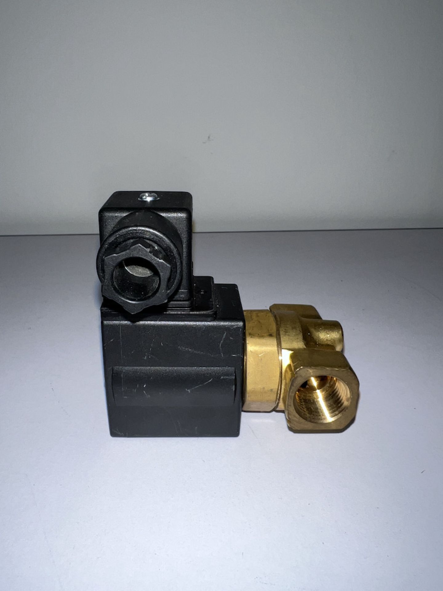 Lot of 2 SMC VX2240-03N-5DZ1 Solenoid Valves - Image 3 of 3