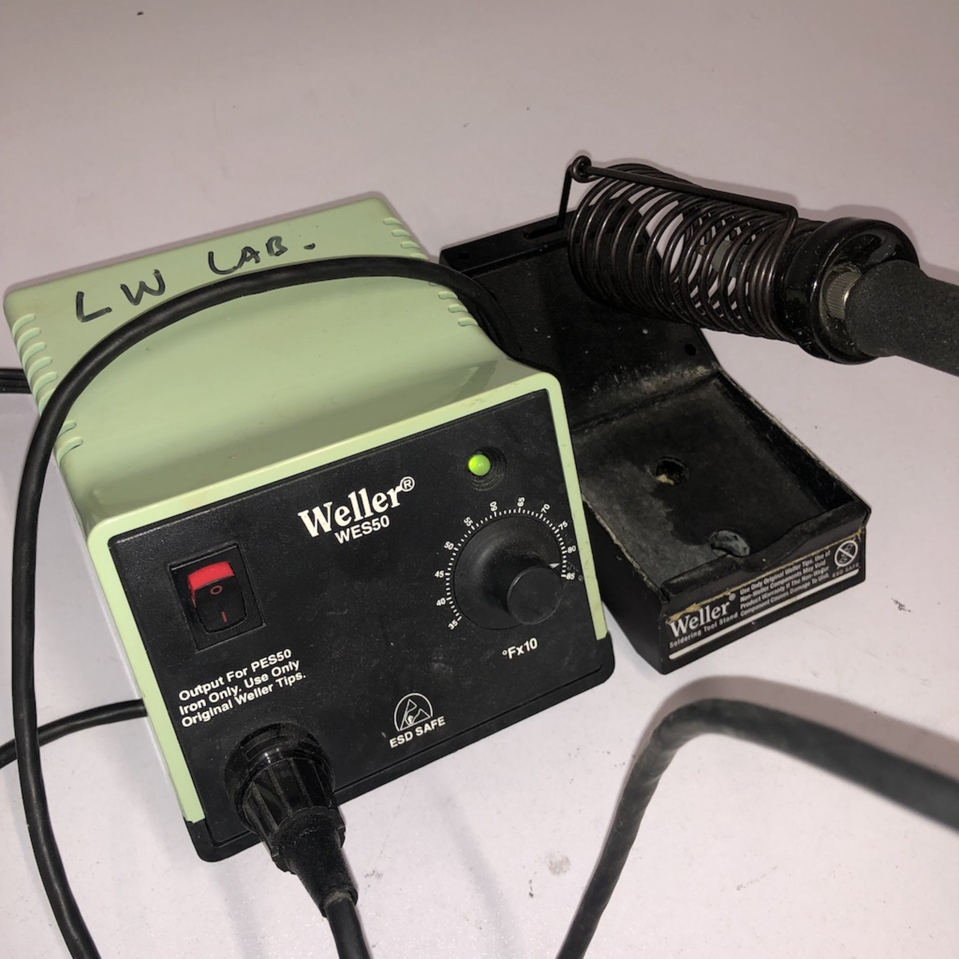 QTY OF 3 ITEMS: WELLER WES50 SOLDERING STATION w/ WELLER SOLDERING WAND STAND w/ WELLER PES50 WAND - Image 5 of 7