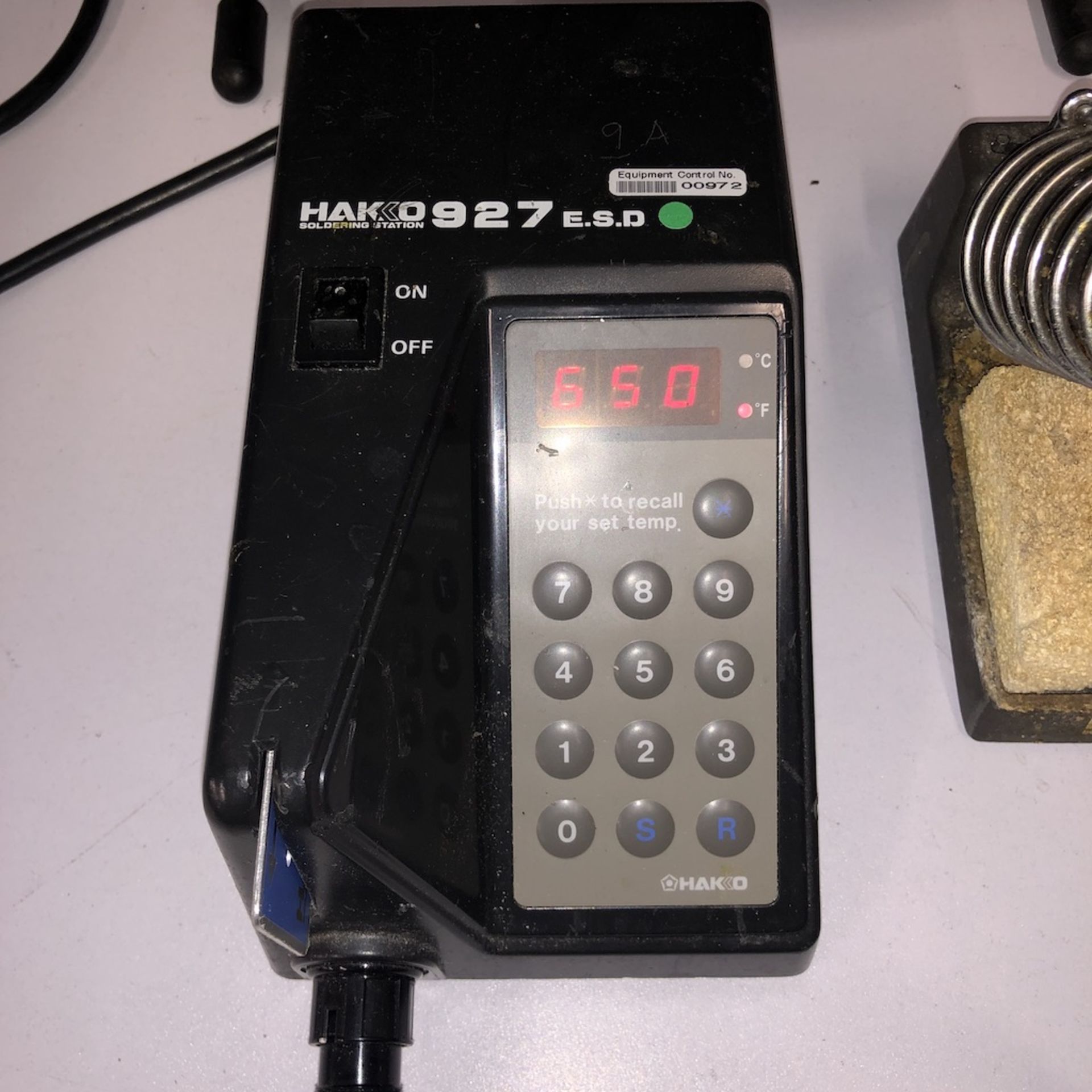 QTY OF 4 ITEMS: HAKKO SOLDERING STATION 927 ESD w/ HAKKO 631 IRON HOLDER w/ HAKKO 900 WAND w/ - Image 2 of 7