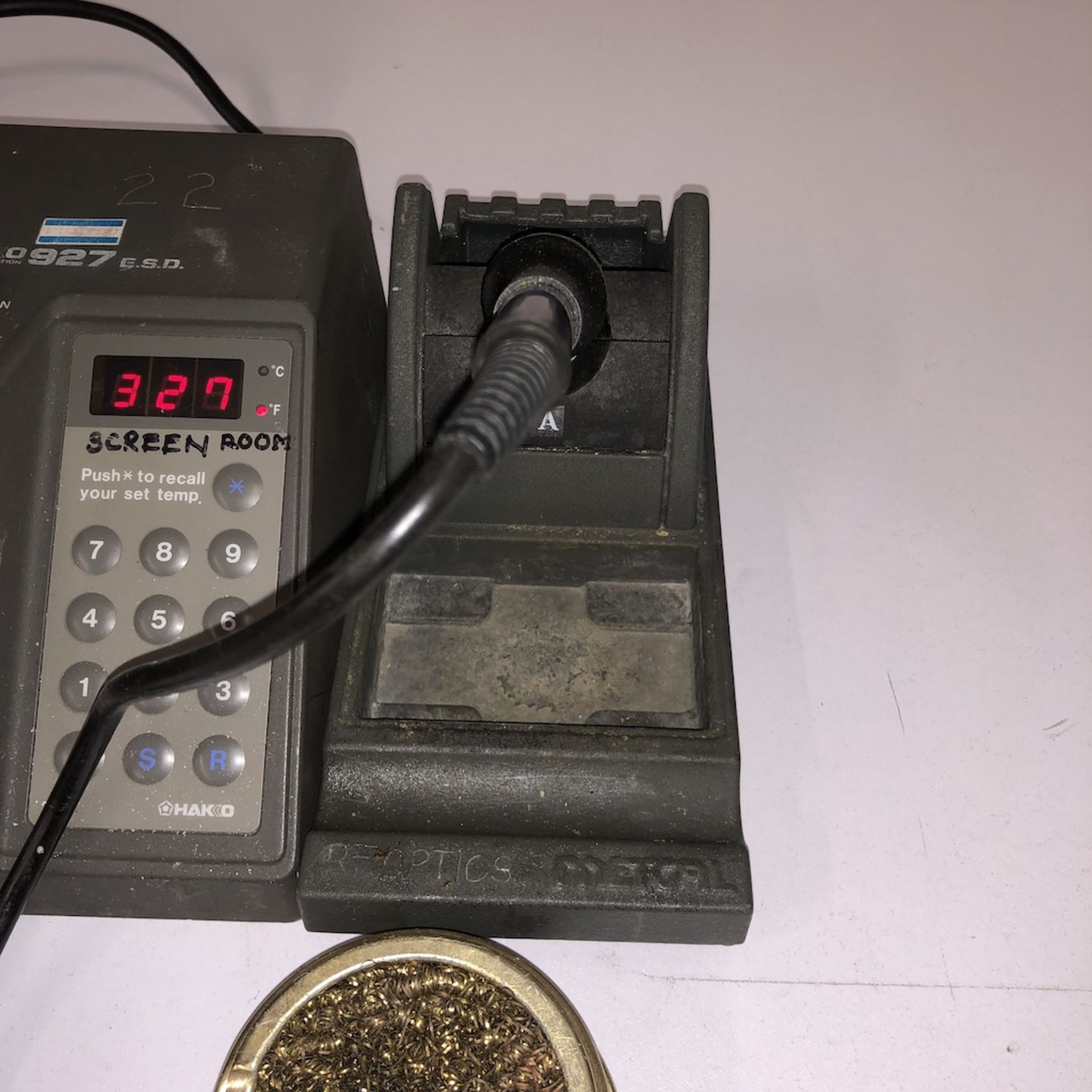 QTY OF 4 ITEMS: HAKKO 927 ESD SOLDERING STATION w SOLDERING PEN STAND w HAKKO 599 TIP CLEANER w - Image 3 of 8