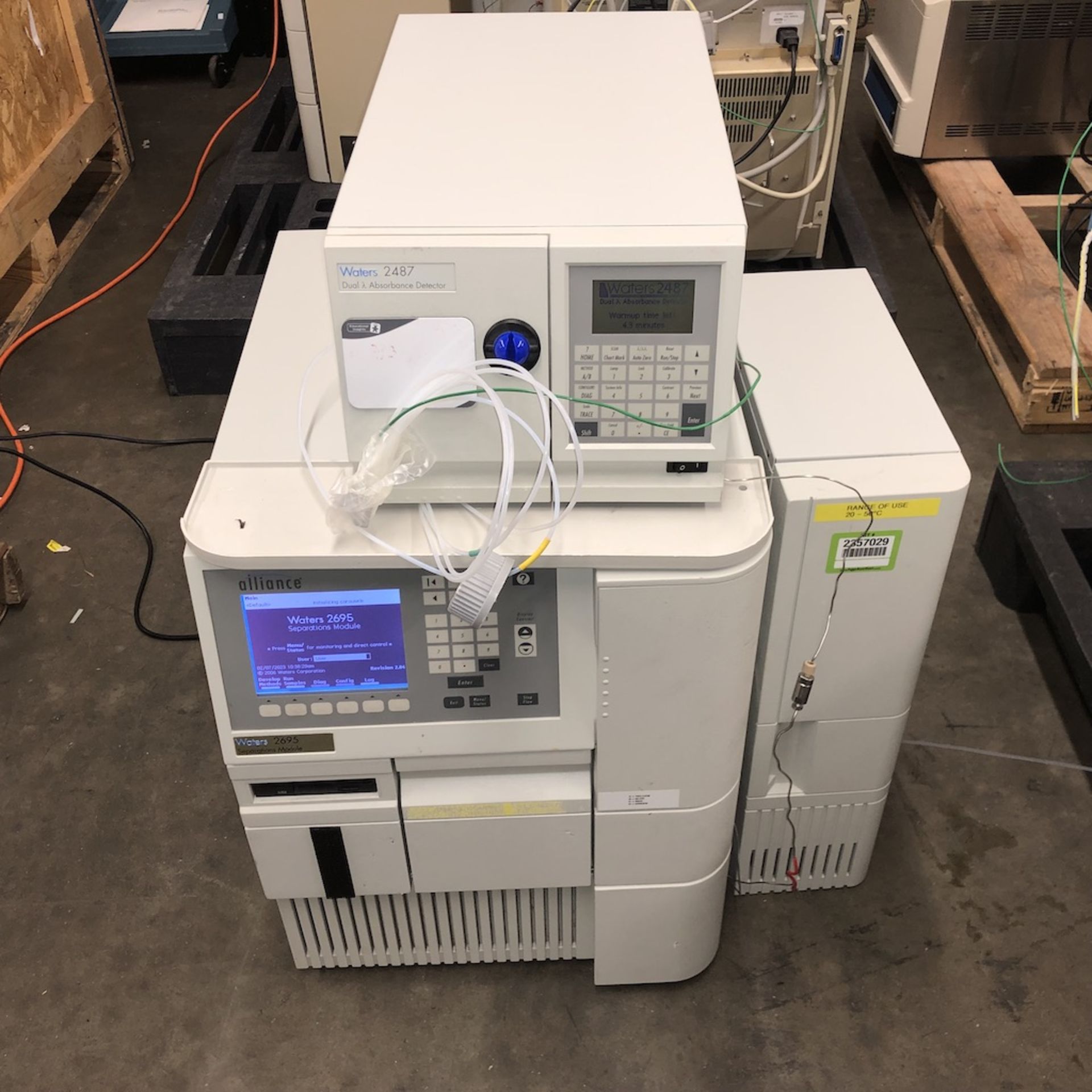 WATERS HPLC SYSTEM WATERS MODEL 2695 SERPARATIONS MODULE, MODEL 2487 DUAL ABSORBANCE DETECTOR, MODEL - Image 2 of 16