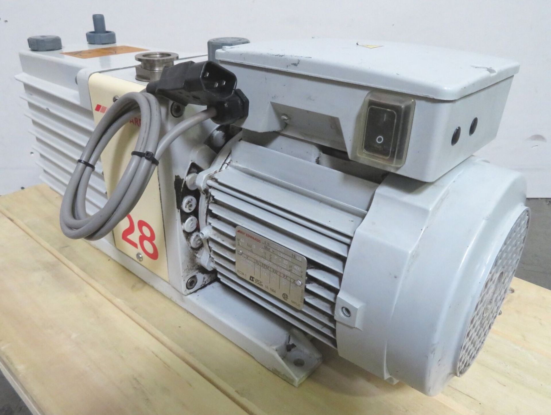Edwards E2M28 Vacuum Pump (A373-15-903; 230VAC, 1Ph, 0.75/0.90kW) - Gilroy - Image 4 of 6