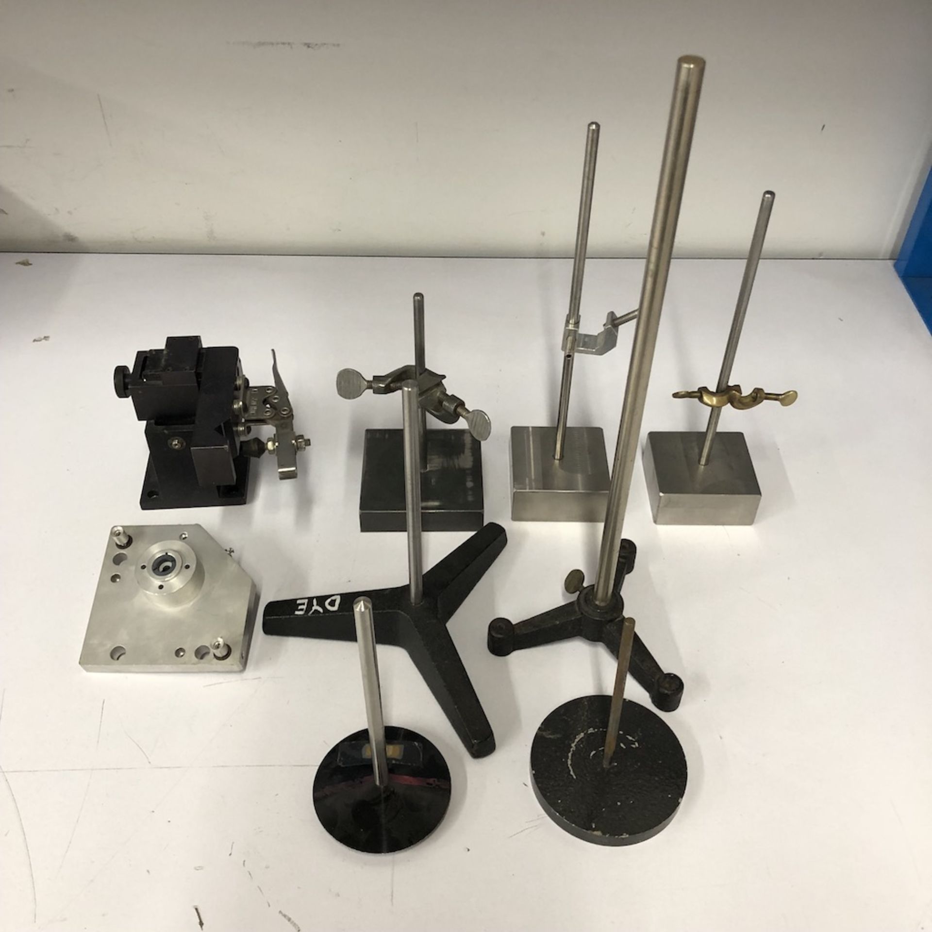 QTY OF 9 ITEMS: QTY OF 7 BASE/STANDS, CARR LANE CL-350-HTCS TOGGLE CLAMP