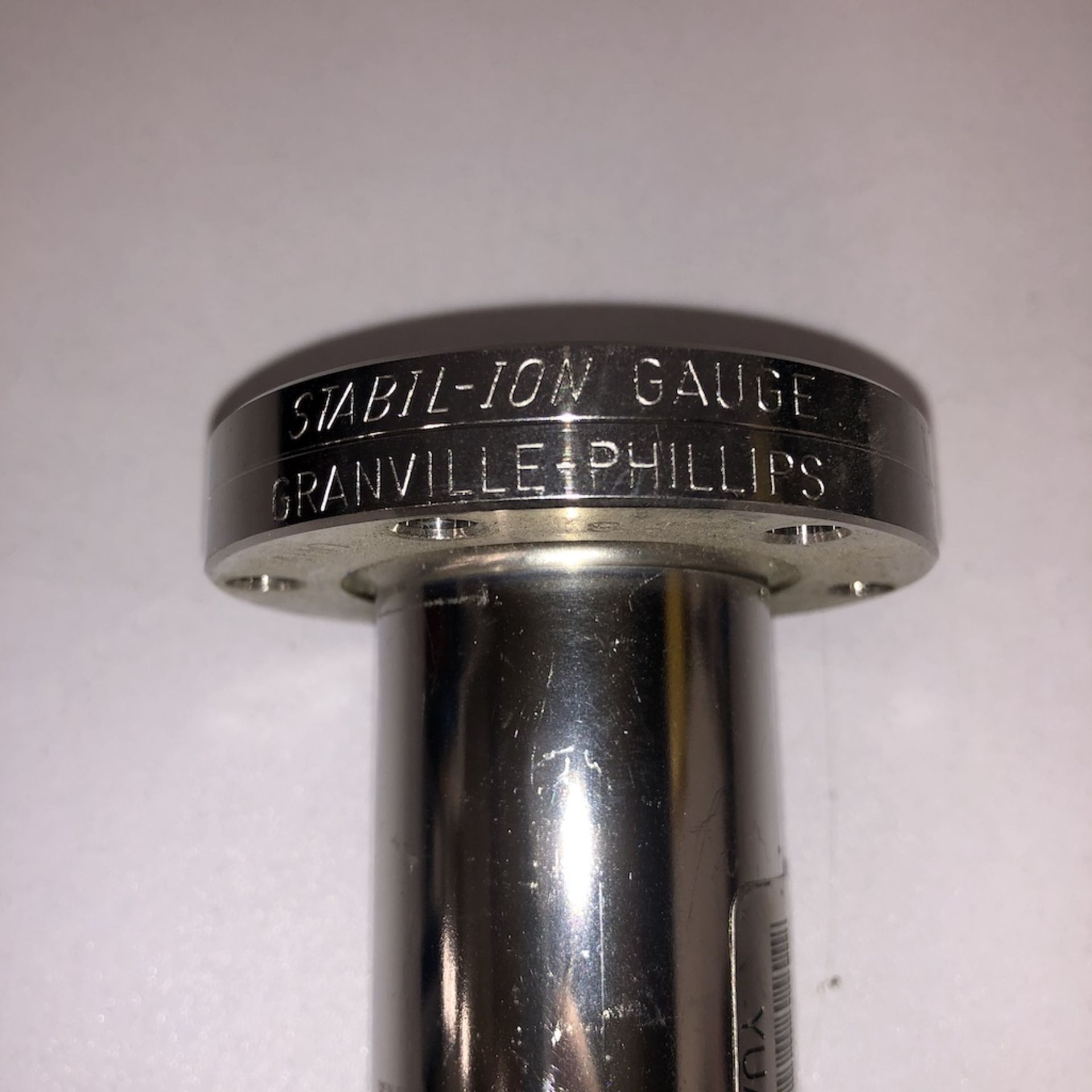 GRANDVILLE-PHILLIPS 360/370 STABIL-ION GAUGE TYPE: UHV-Y HIGH PERFORMANCE IONIZATION GAUGE - Image 3 of 6