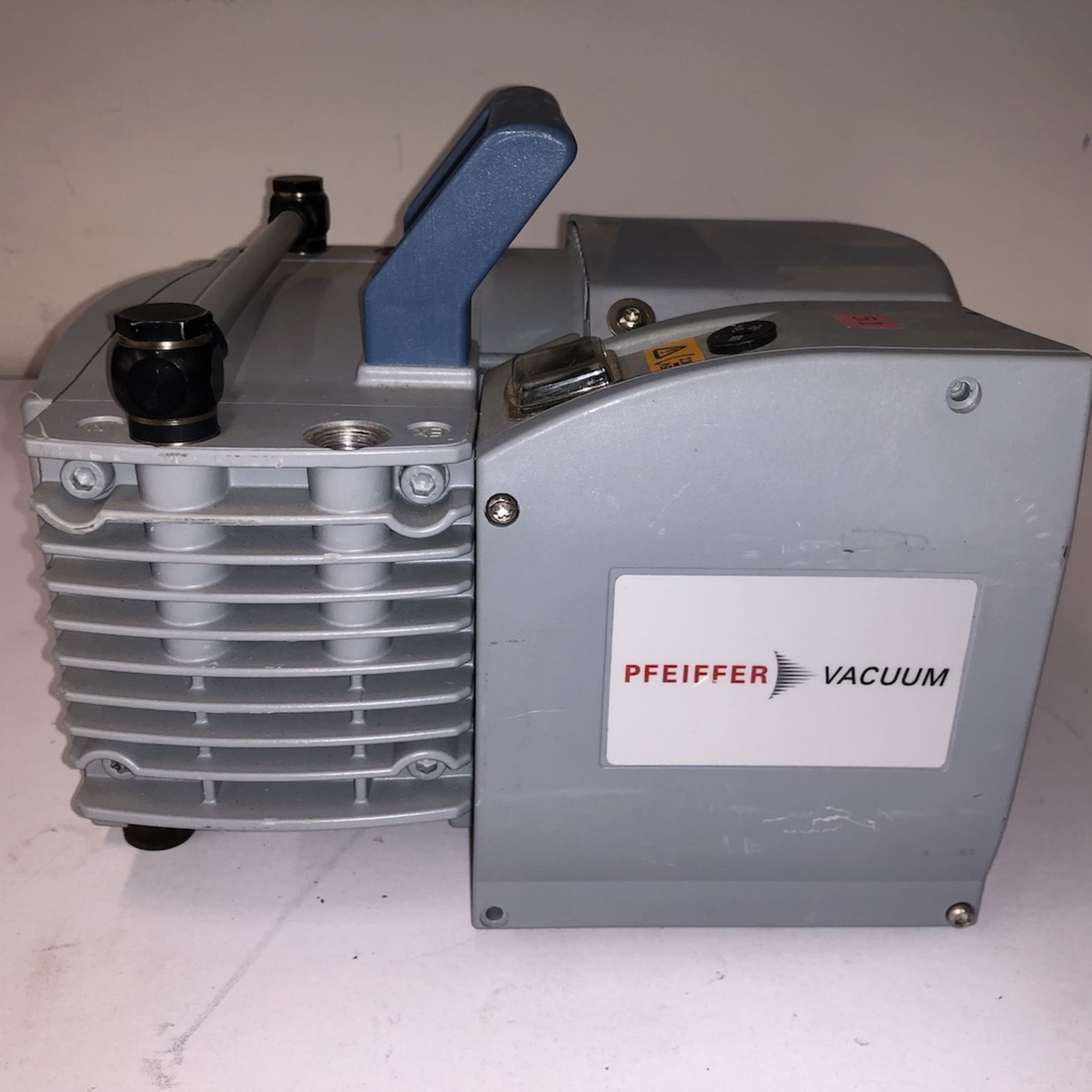 VACUUBRAND MZ 2D NT DIAPHRAGM VACUUM PUMP - Image 5 of 6