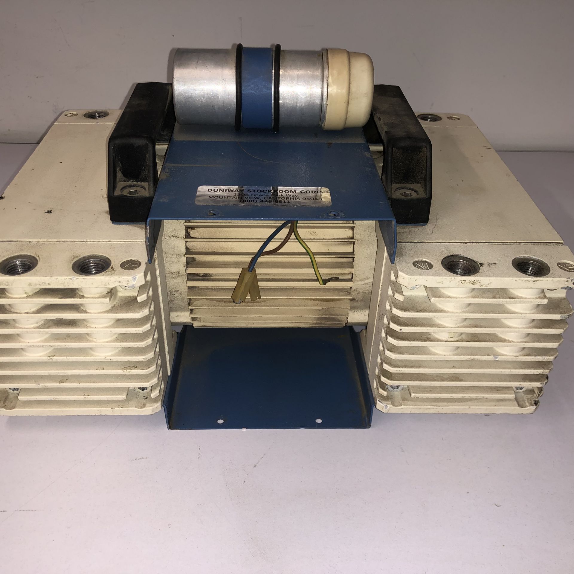 VACUUBRAND MD4 T DIAPHRAGM DRY VACUUM PUMP Ê 1218 ALDERWOOD AVE. SUNNYVALE, CA. 94089 - Image 6 of 8