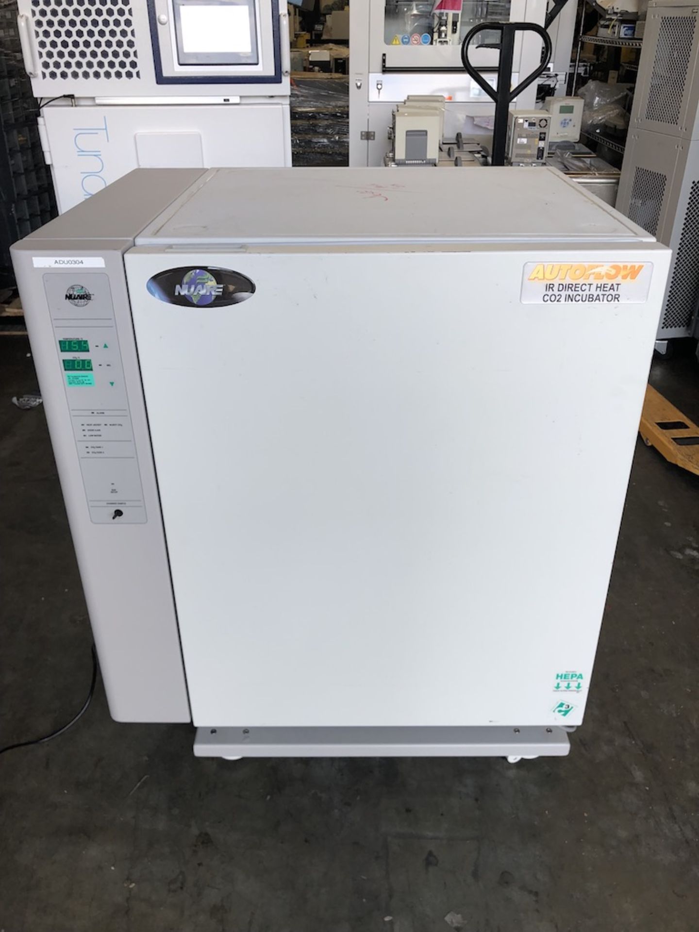 NUAIRE NU-4750 WATER JACKETED CO2 INCUBATOR SERIES 10, 115 AC, 60Hz