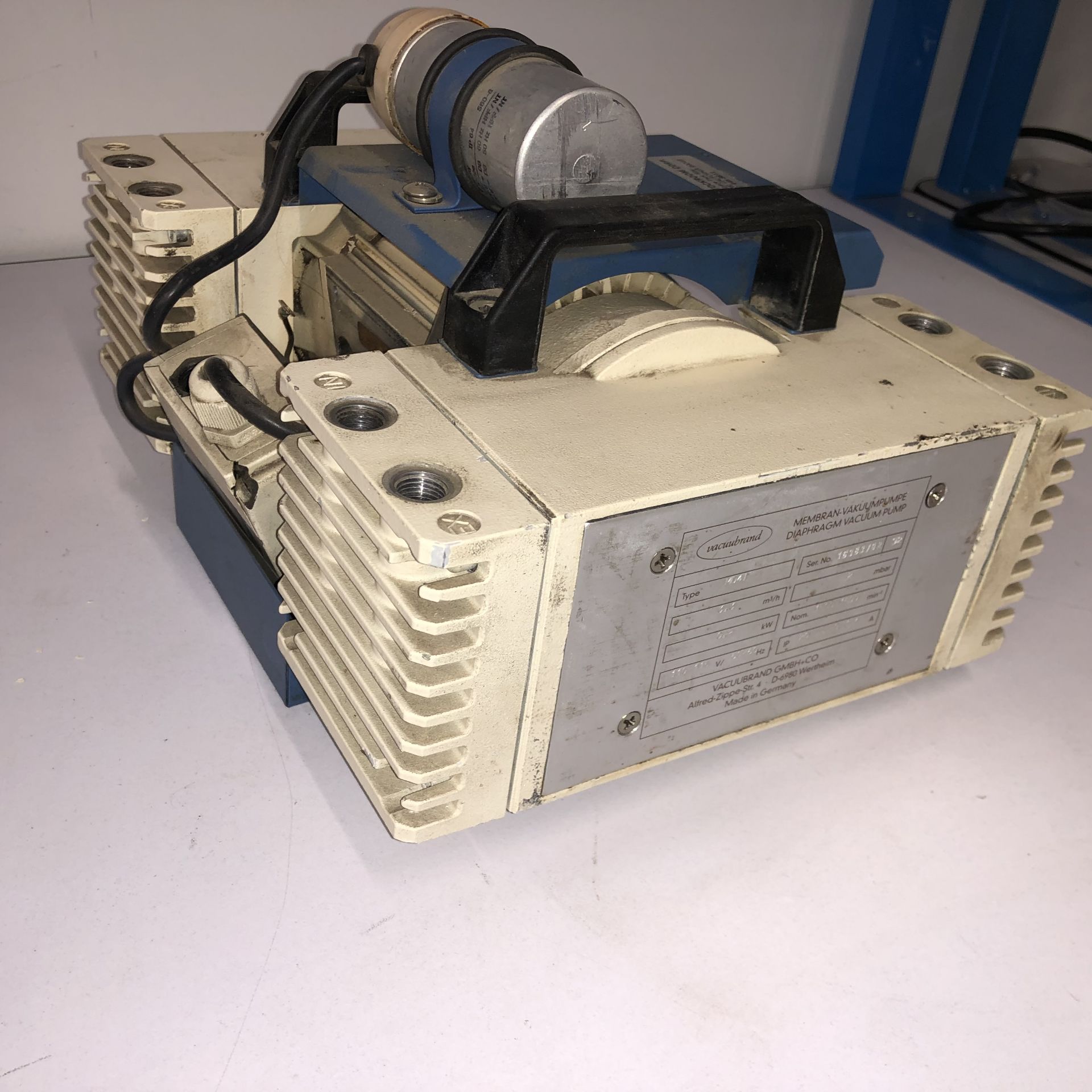 VACUUBRAND MD4 T DIAPHRAGM DRY VACUUM PUMP Ê 1218 ALDERWOOD AVE. SUNNYVALE, CA. 94089 - Image 4 of 8