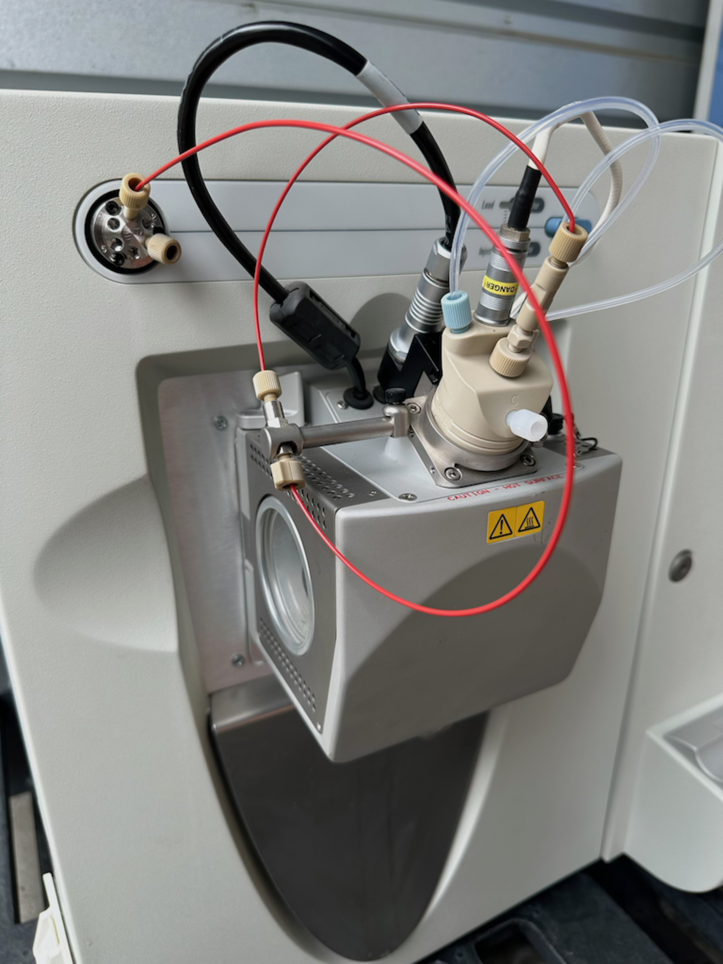 Thermo Scientific Finnigan LXQ Mass Spectrometer System - Image 4 of 9