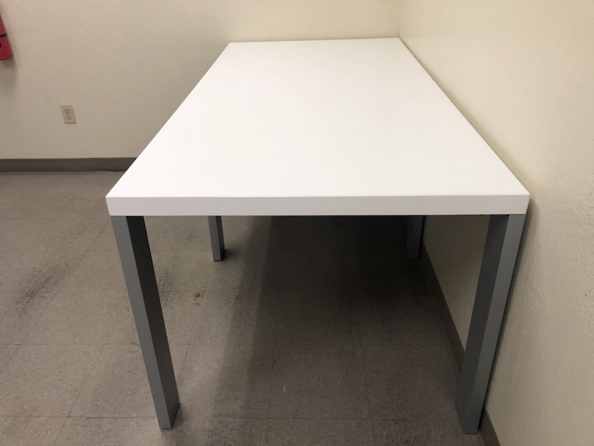 TABLE 71.5IN L X 35.5IN W X 30IN H - Image 2 of 3