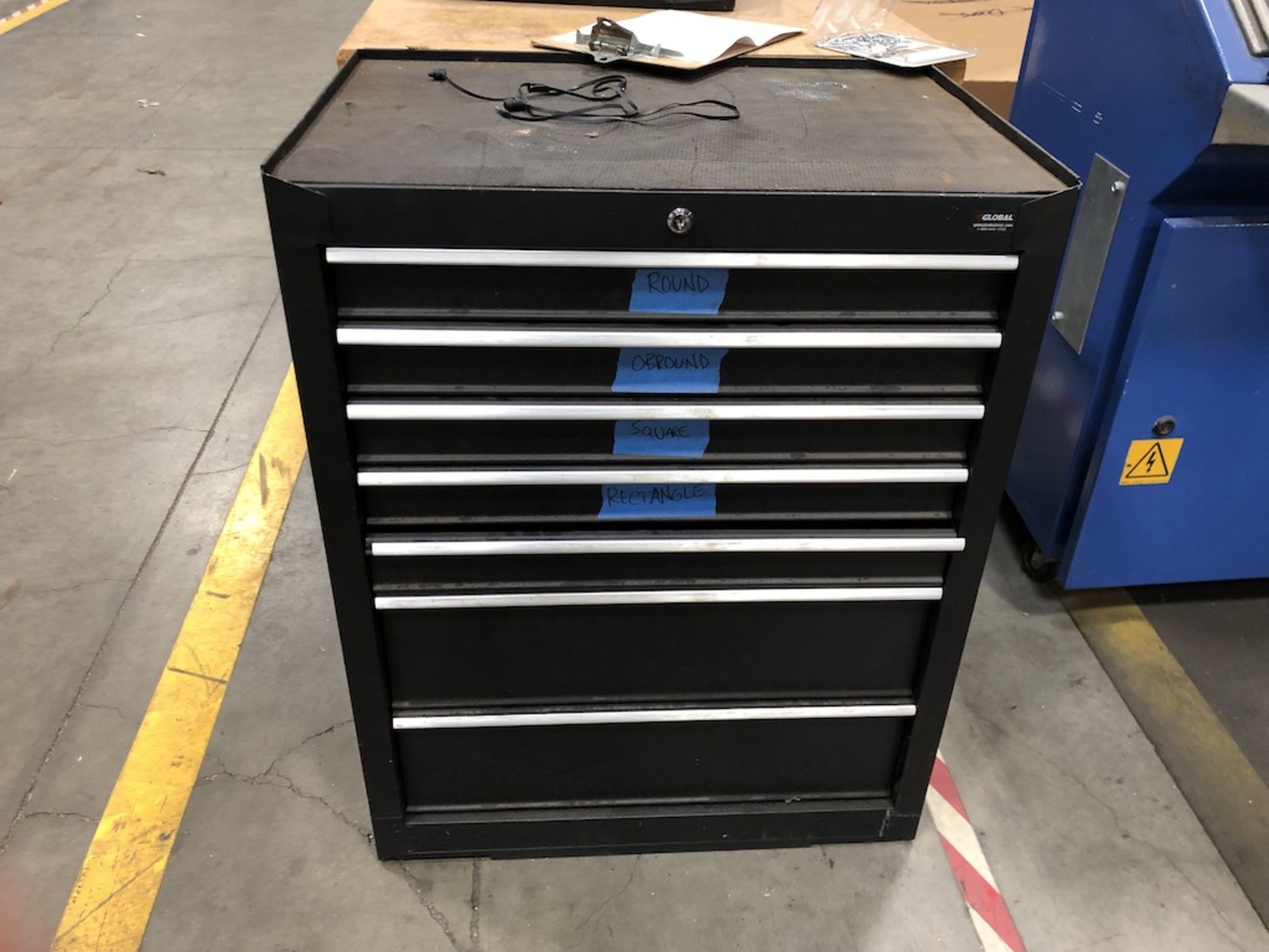 GLOBAL INDUSTRIAL 7 DRAWER CABINET 27IN L X 18IN W X 34IN H