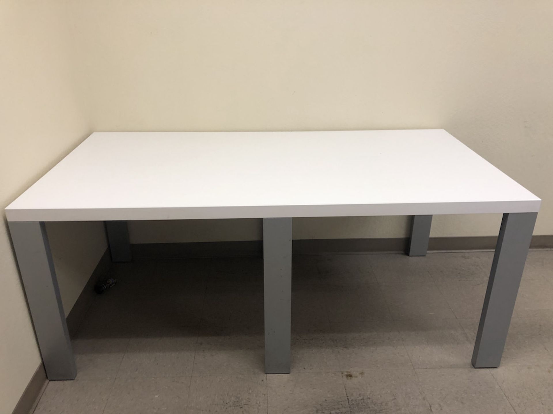 TABLE 71.5IN L X 35.5IN W X 30IN H