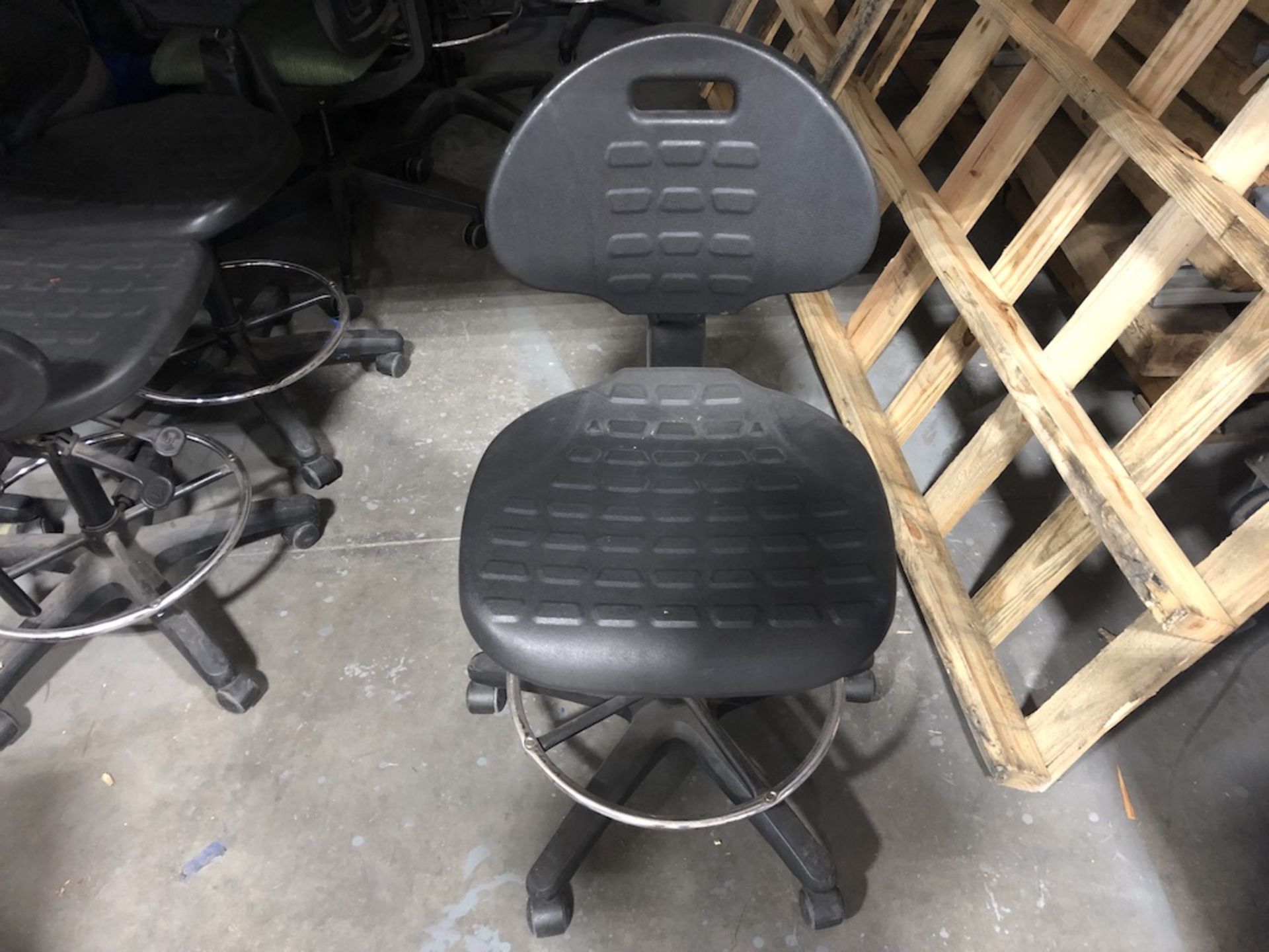 5 CASTER BLACK OFFICE CHAIR   SCHNEIDER ELECTRIC- 6611 PRESTON AVE SUITE A