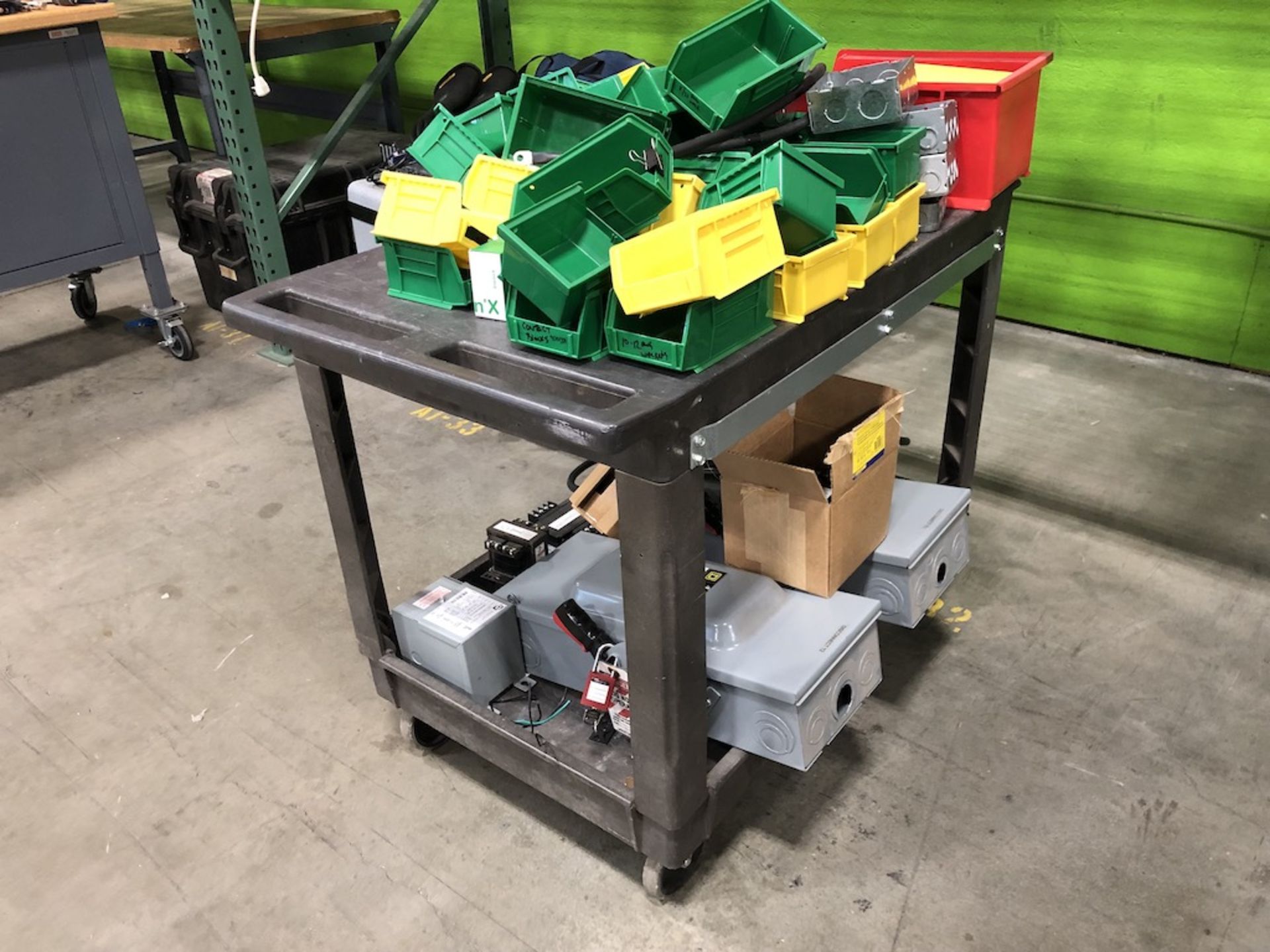 PLASTIC CART ( CONTNETS NOT INCLUDED ) 40IN L X 25 1/4IN W X 32IN H   SCHNEIDER ELECTRIC- 6611 - Image 3 of 4