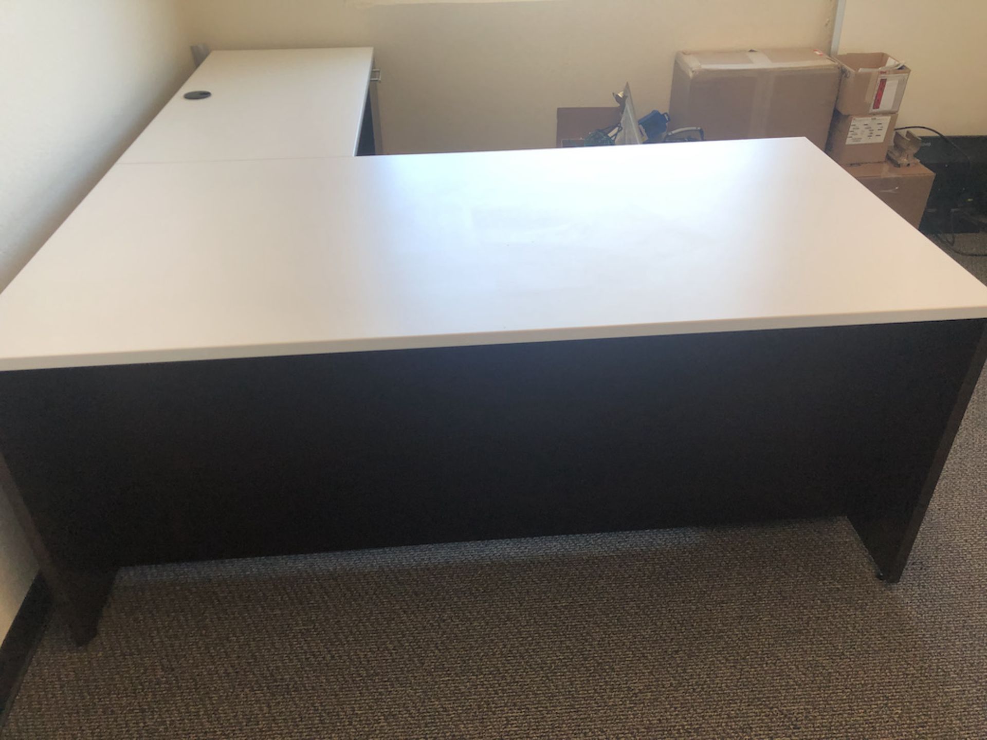 OFFICE DESK 71IN L X 35.5IN W X 30IN H ( NOT TO INCLUDE CONTENTS ) - Image 2 of 7