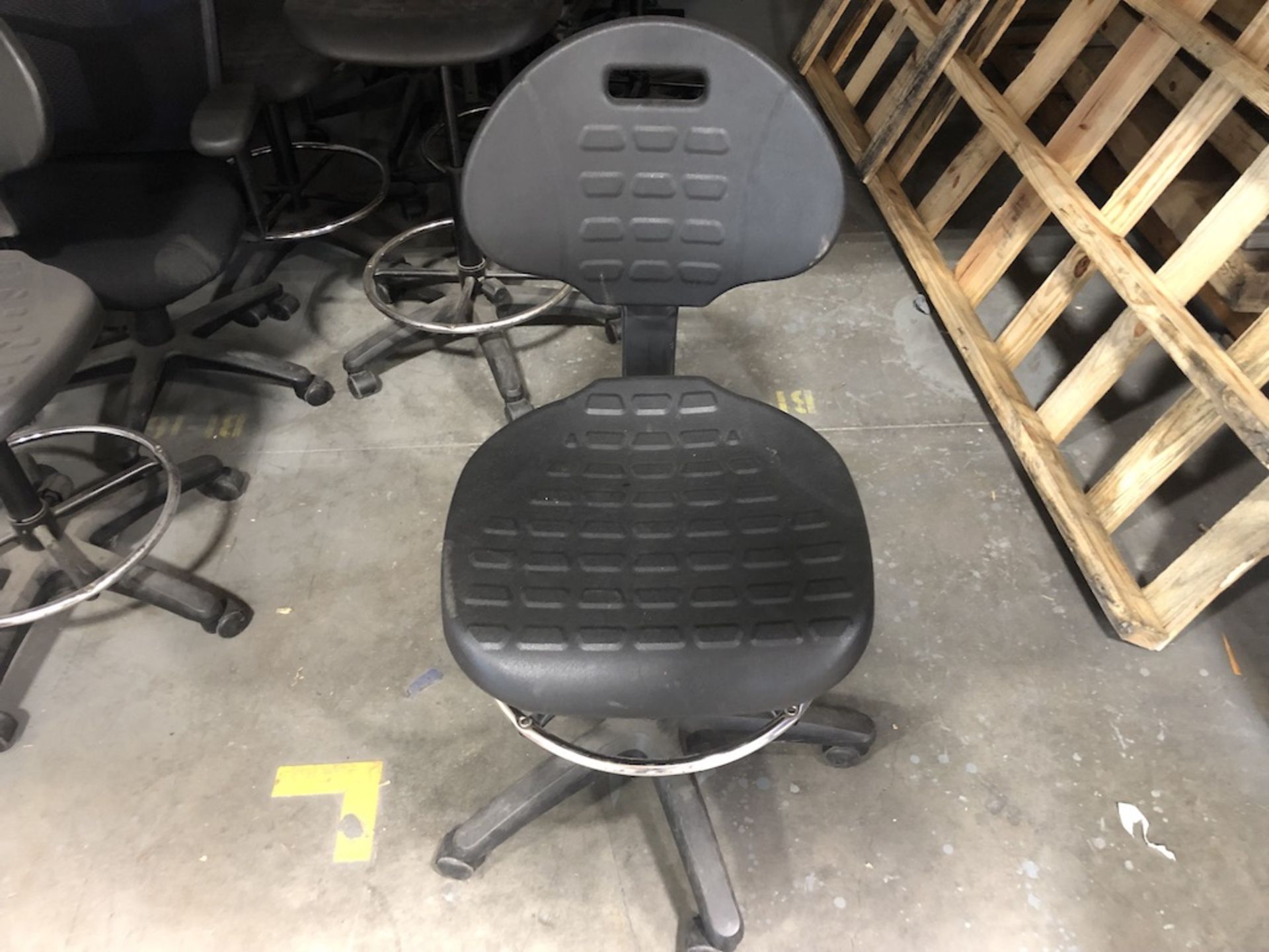 5 CASTER BLACK OFFICE CHAIR