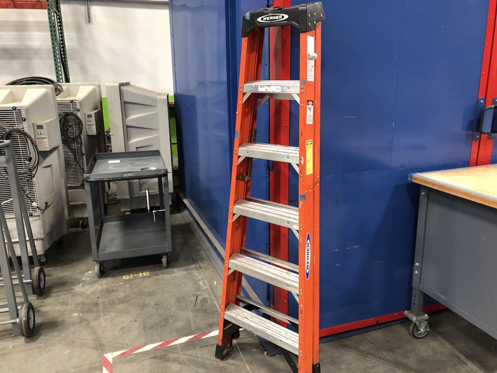 WERNER LADDER NXT1A06 MK 18; HIGHEST STANDING LEVEL 3'10", MAX REACH 10', LADDER SIZE 6' - Image 3 of 6