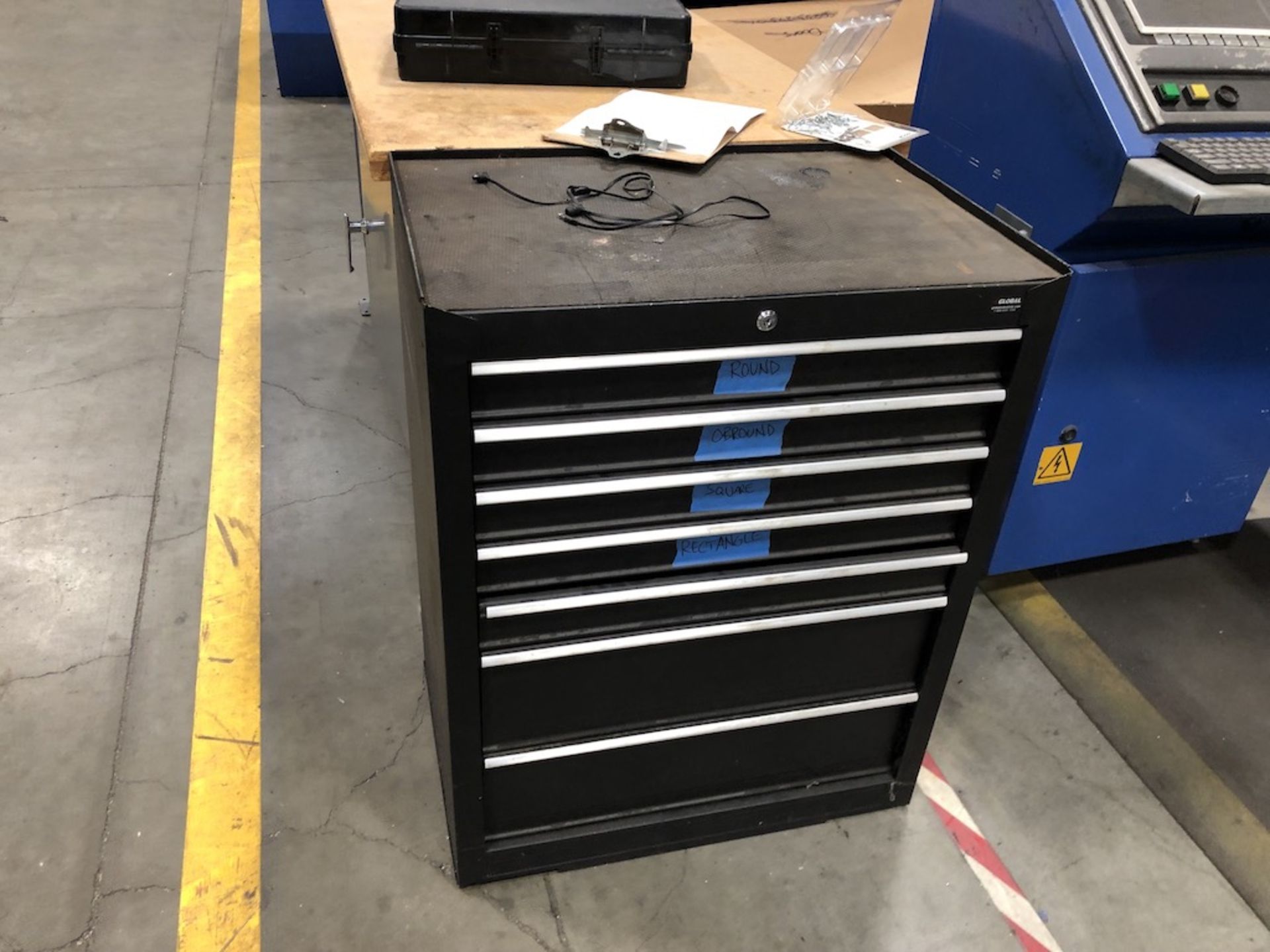 GLOBAL INDUSTRIAL 7 DRAWER CABINET 27IN L X 18IN W X 34IN H - Image 3 of 3