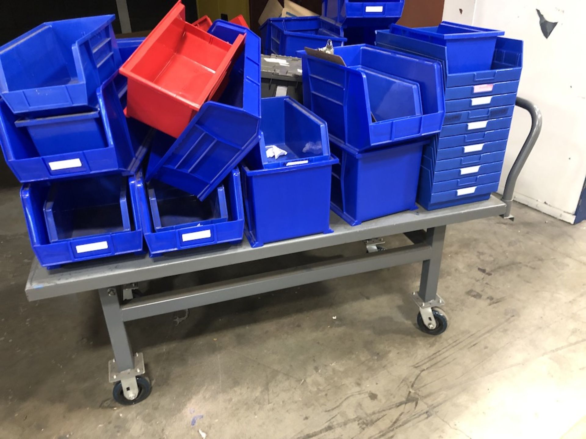 ULINE STEEL PLATFORM CART ( CONTENTS NOT INCLUDED ) 64IN L X 30 IN W X 37 IN H - Image 2 of 9