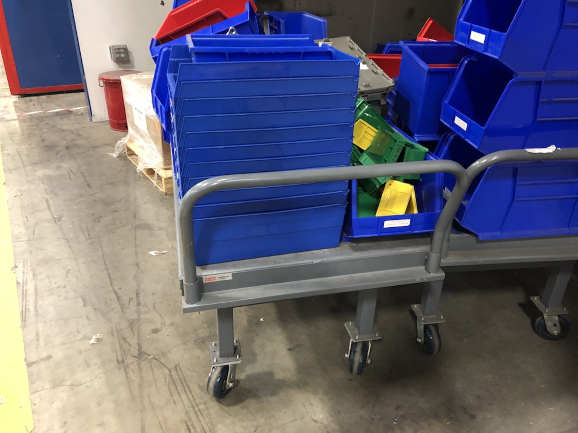 ULINE STEEL PLATFORM CART ( CONTENTS NOT INCLUDED ) 64IN L X 30 IN W X 37 IN H - Image 4 of 9