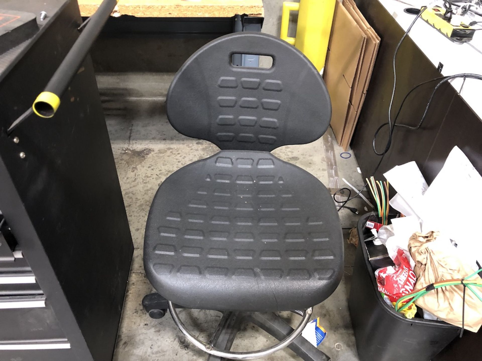 5 CASTER BLACK OFFICE CHAIR
