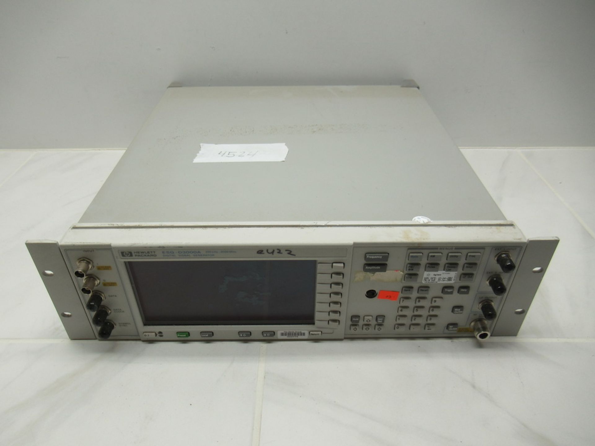 Hewlett Packard Esg-D3000A Digital Signal Generator, 250Khz-3000 Mhz powers on - Image 2 of 4