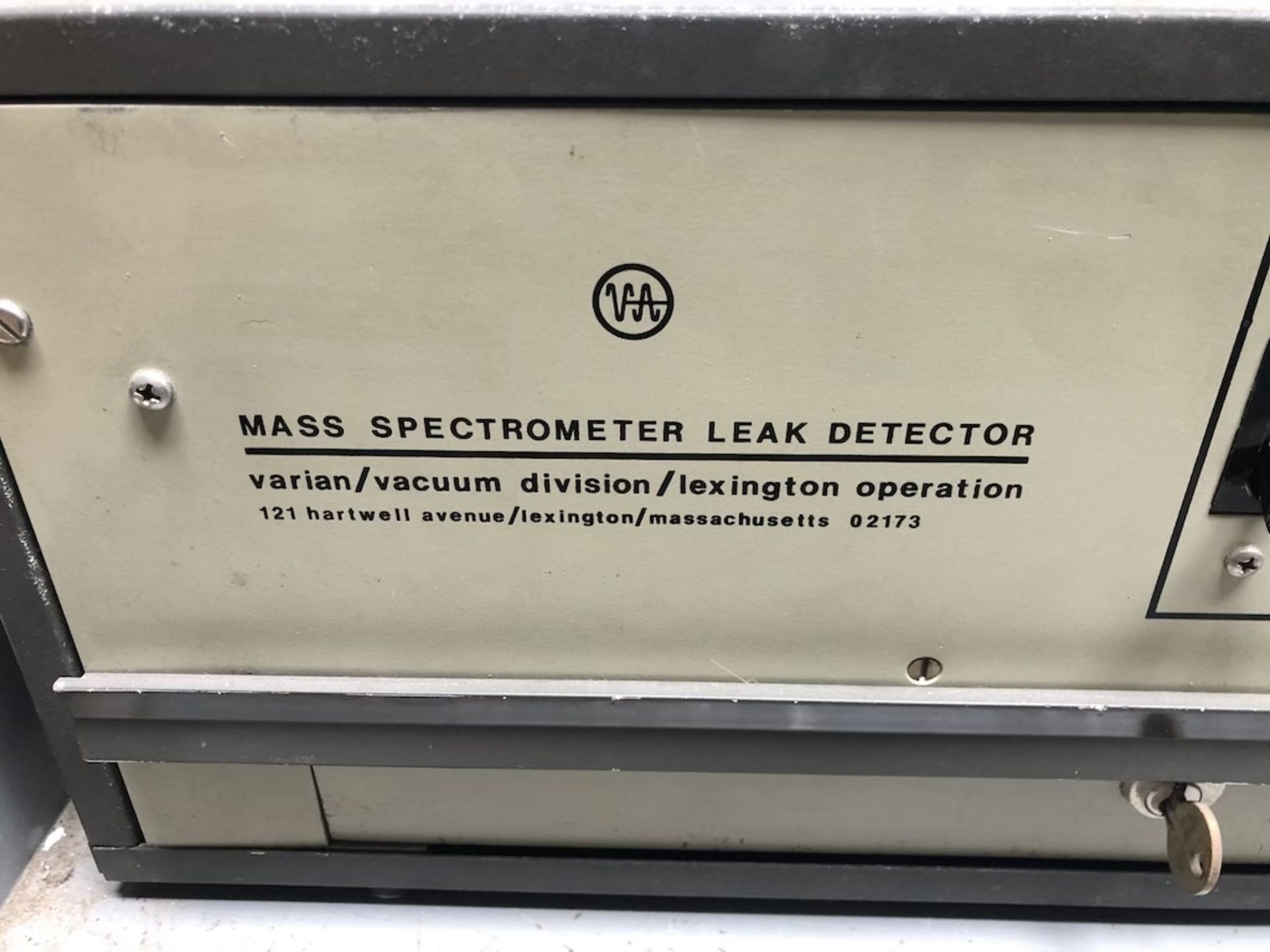 VARIAN MASS SPECTROMETER LEAK DETECTOR - Image 2 of 8