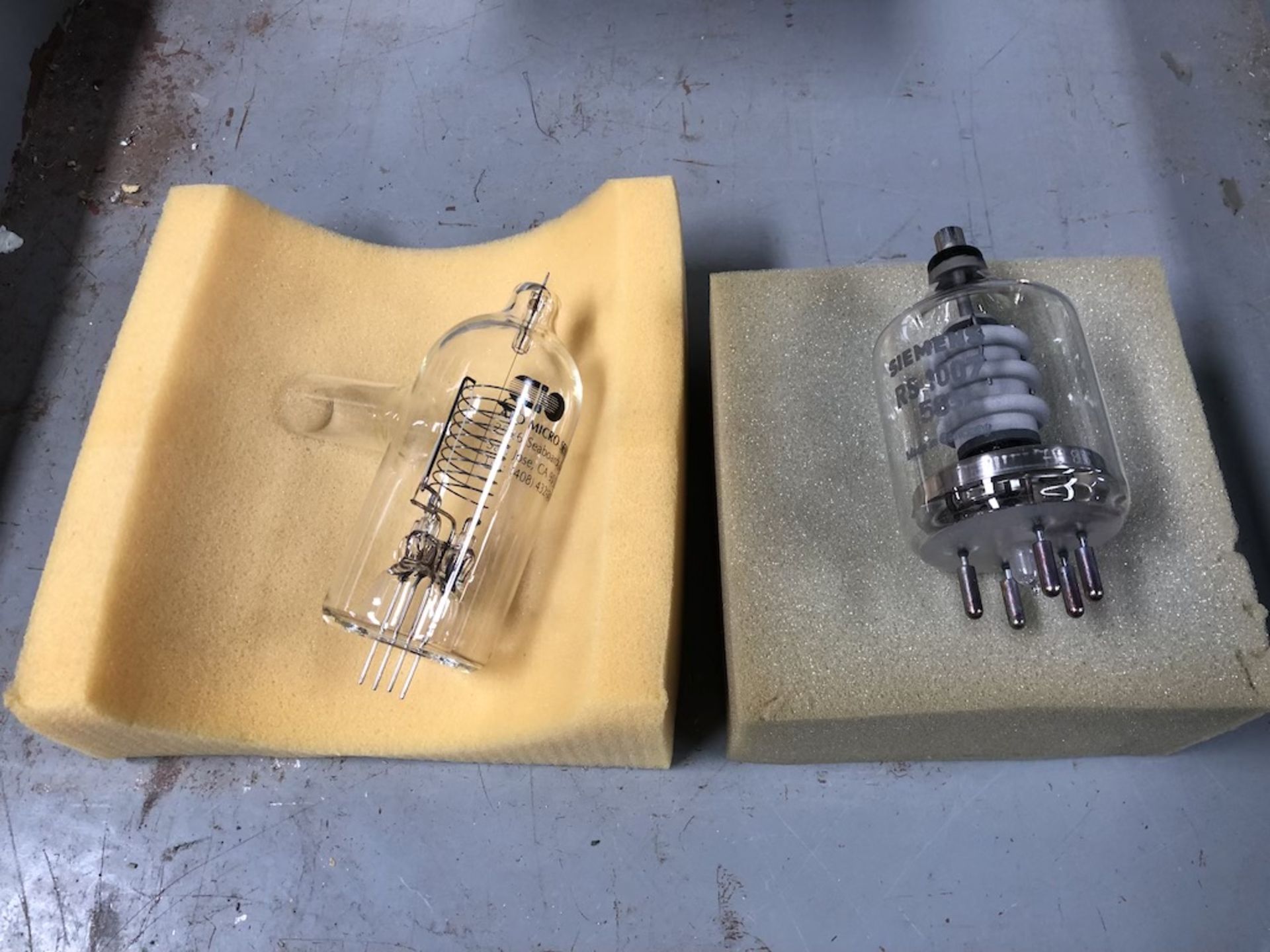 QTY OF 2 ITEMS: SIEMENS RS 1007 VACUUM TUBE; AIO MICRO SERVICE VACUUM TUBE