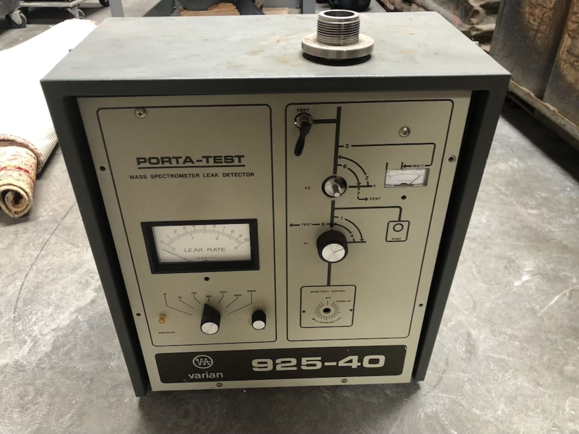 VARIAN 925-40 PORTA-TEST MASS SPECTROMETER LEAK DETECTOR 120V, 1 PHASE, 60HZ, 400W Y-051 - Image 3 of 7