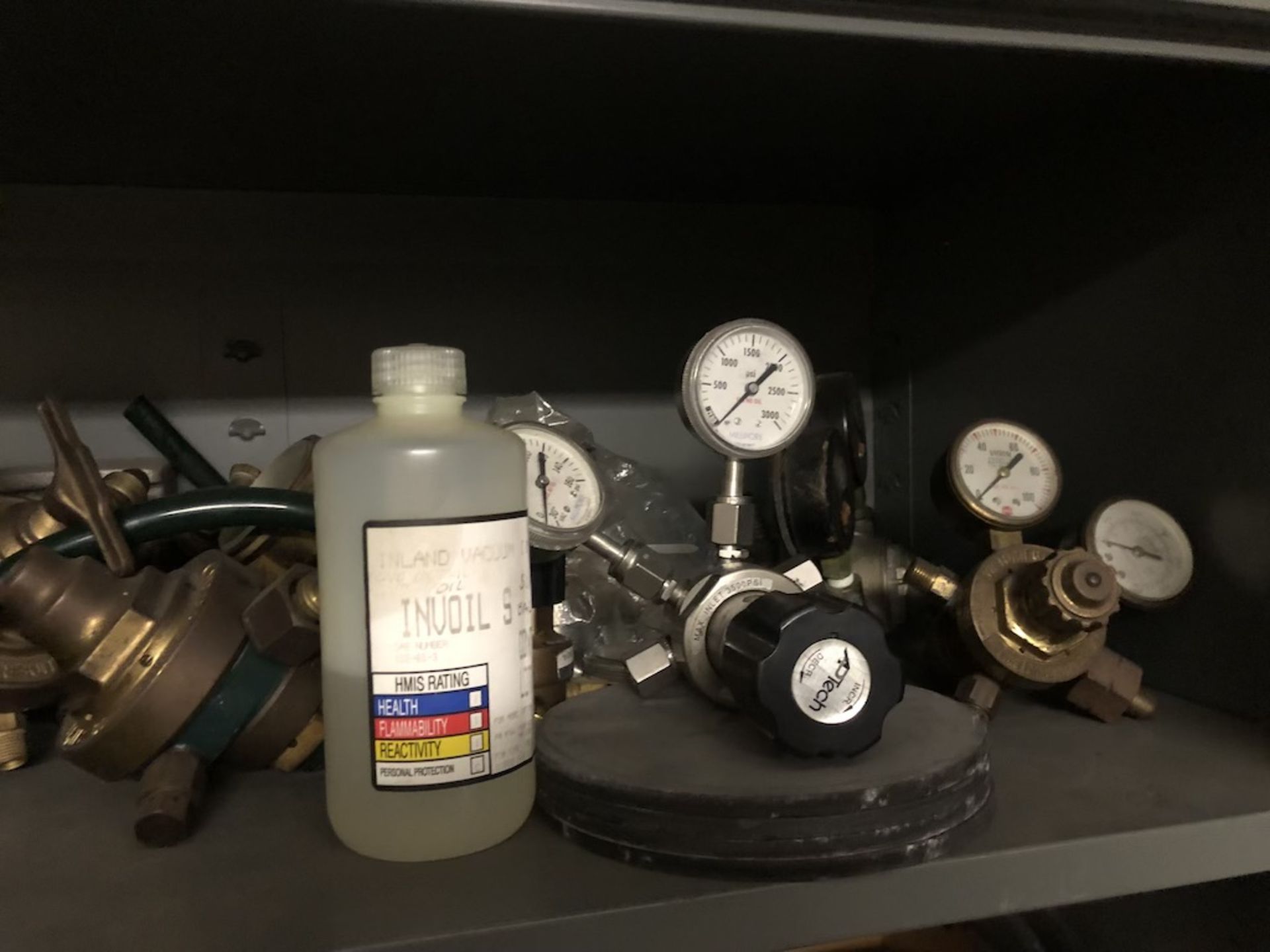 LOCKER W/ CONTENTS: HIGH PRESSURE GAUGES, CORNING STIRRER, GEARMOTORS, ETC. - Image 4 of 12