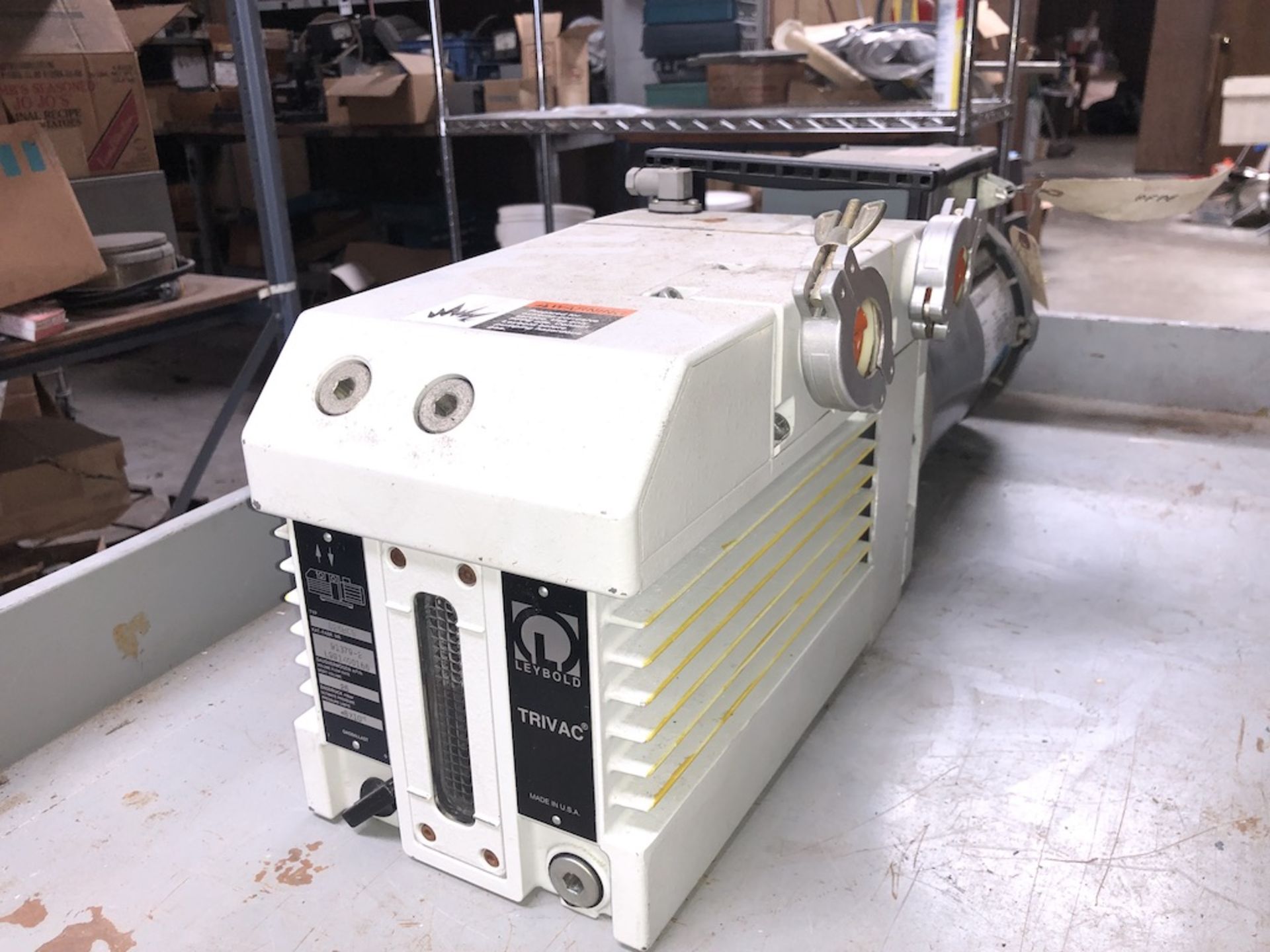 LEYBOLD TRIVAC D25BCS DUAL STAGE ROTARY VANE VACUUM PUMP - Image 5 of 7