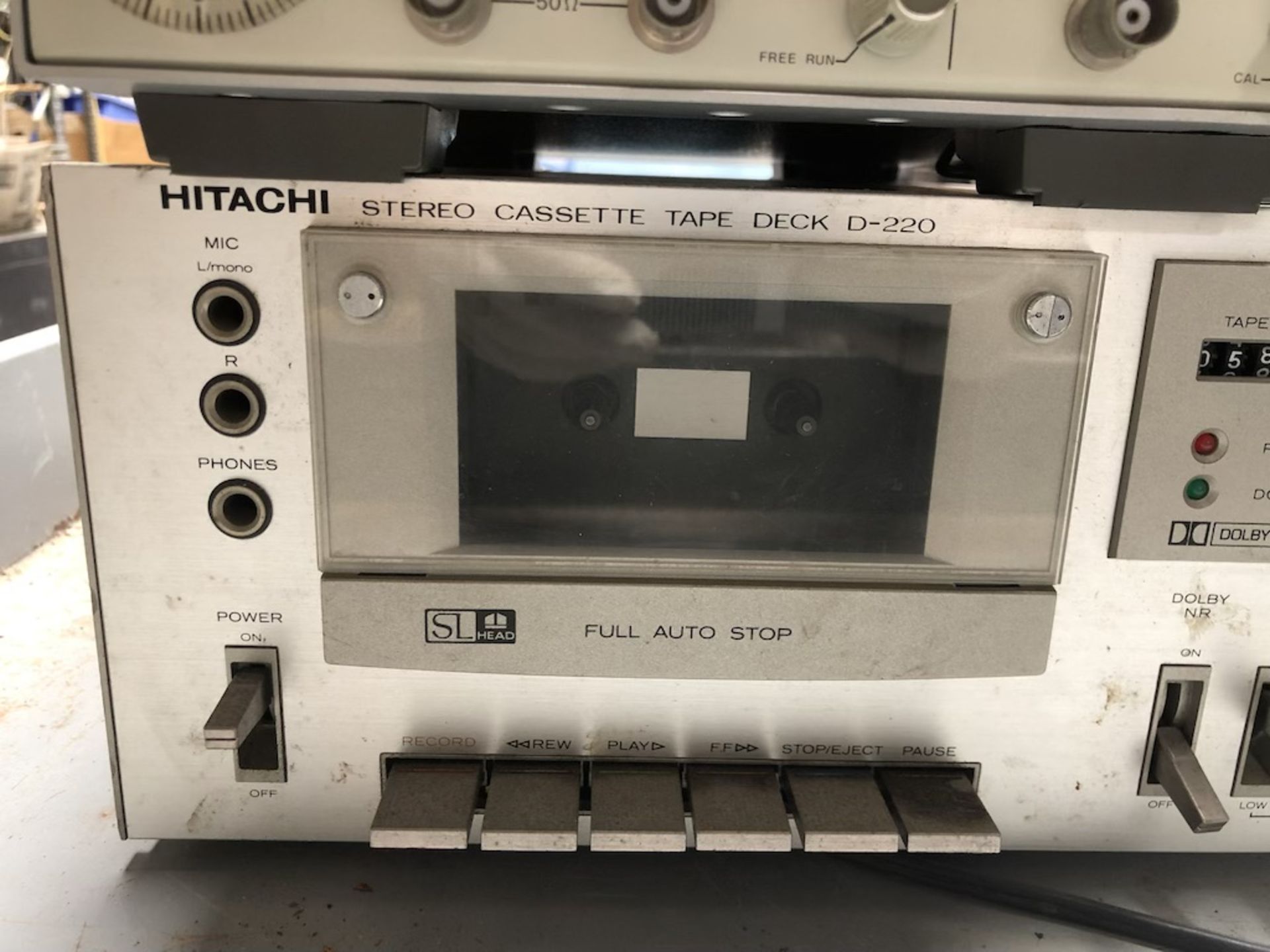 QTY OF 3 ITEMS: HITACHI STEREO CASSETTE TAPE DECK D-220; HEWLETT PACKARD 3312A FUNCTION GENERATOR - Image 3 of 16