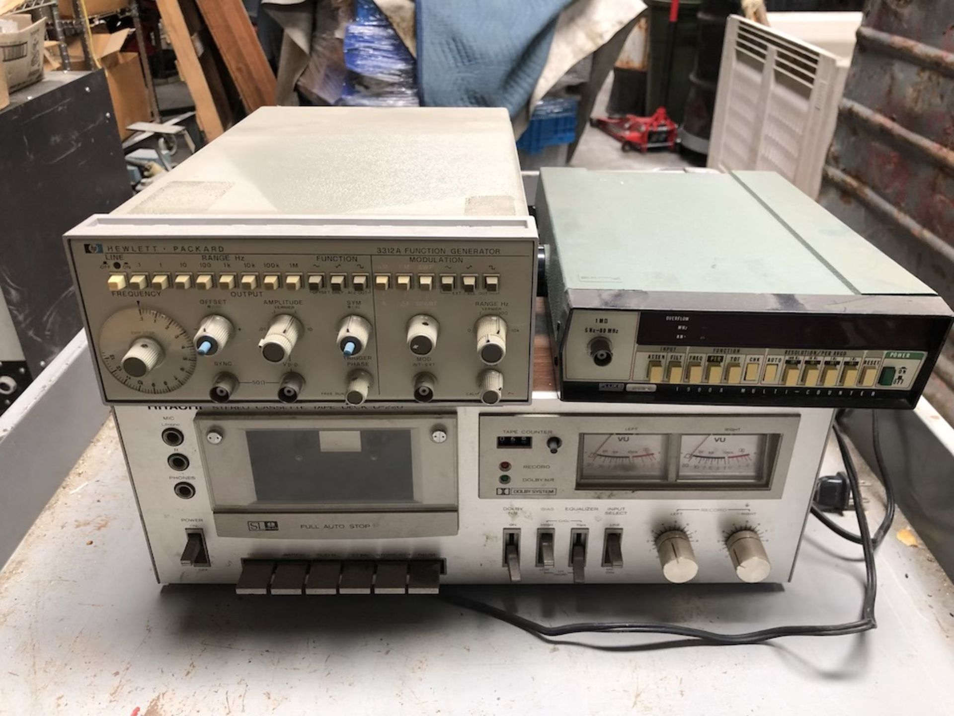 QTY OF 3 ITEMS: HITACHI STEREO CASSETTE TAPE DECK D-220; HEWLETT PACKARD 3312A FUNCTION GENERATOR - Image 9 of 16