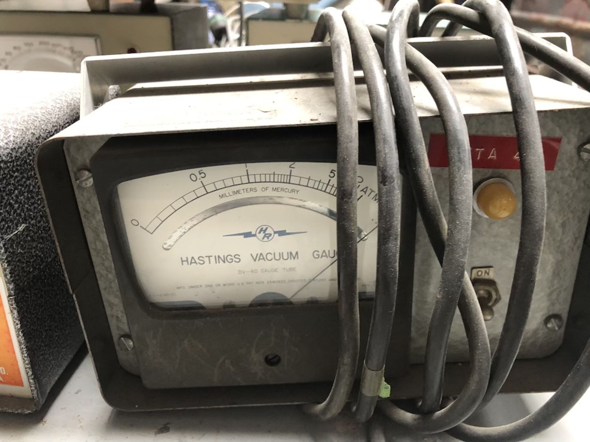 QYT OF 5 ITEMS: AIRSERCO 8990-SM VACUUM GAUGE; HASTINGS VT-4B VACUUM GAUGE; NORTON NRC 853 VACUUM - Image 3 of 14