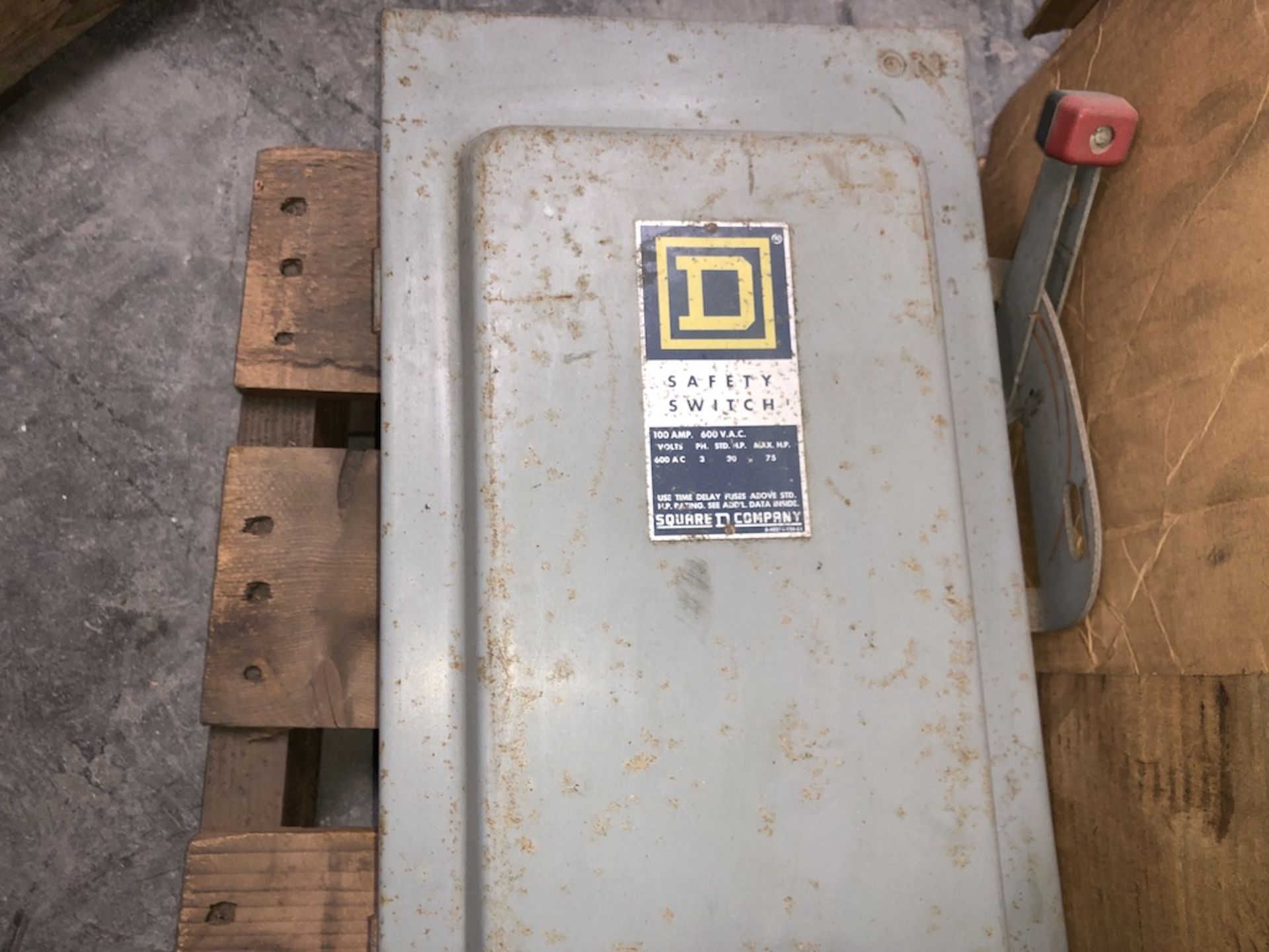 PALLET OF SAFETY SWITCHES AND FLANGES - Image 5 of 6