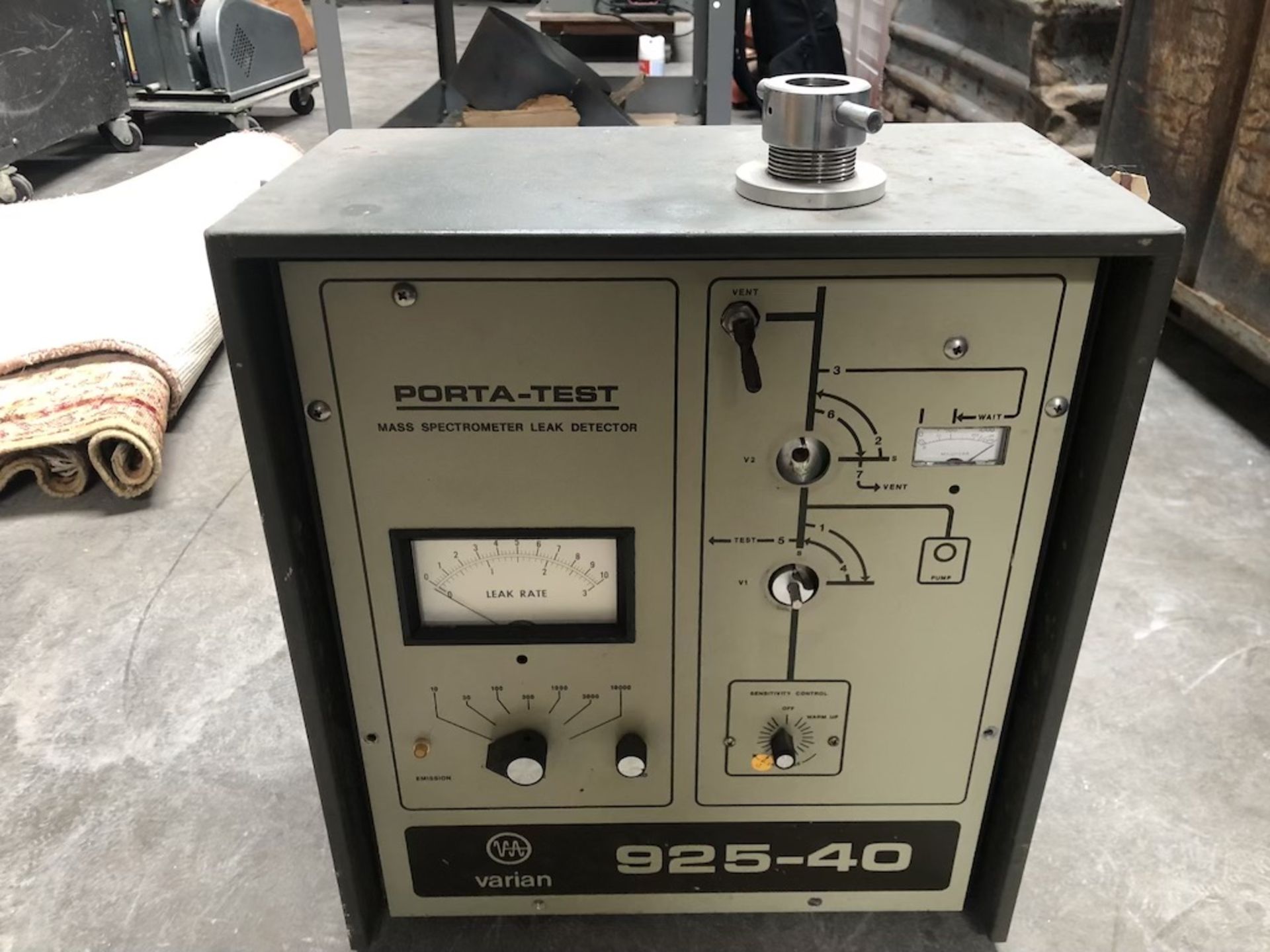 VARIAN 925-40 PORTA-TEST MASS SPECTROMETER LEAK DETECTOR 120V, 1 PHASE, 60HZ, 400W Y-101 - Image 4 of 8