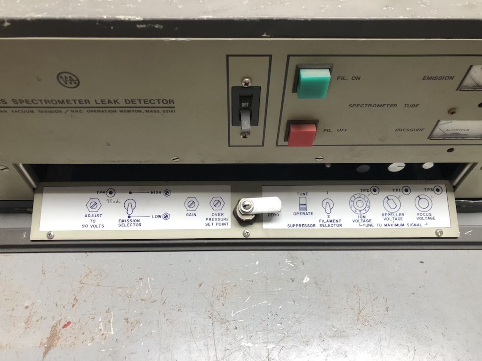 VARIAN MASS SPECTROMETER LEAK DETECTOR - Image 4 of 8