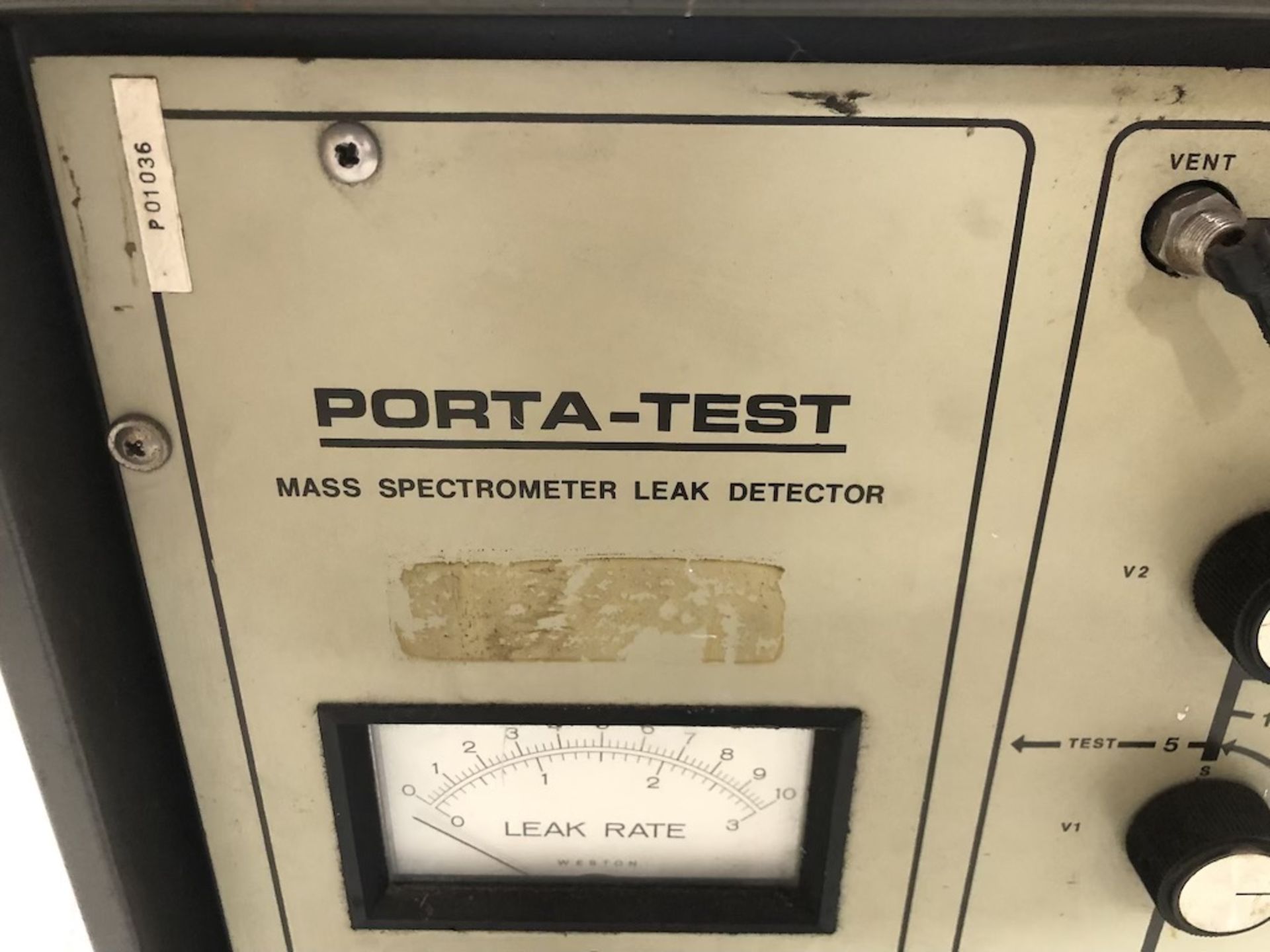 VARIAN 925-40 PORTA-TEST MASS SPECTROMETER LEAK DETECTOR 120V, 1 PHASE, 60HZ, 400W Y-150 - Image 2 of 7