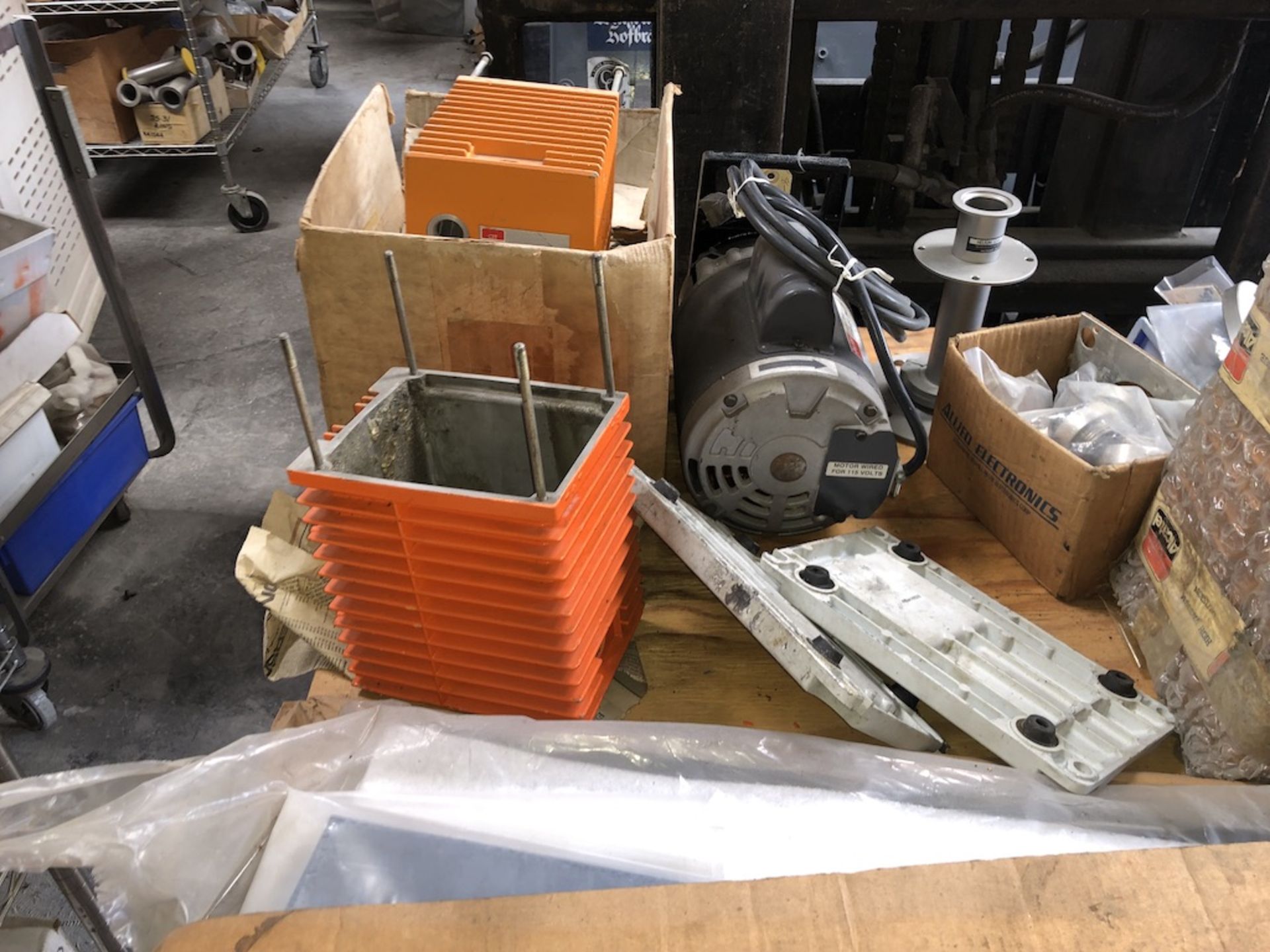 PALLET OF ALCATEL VACUUM PARTS - Image 9 of 14