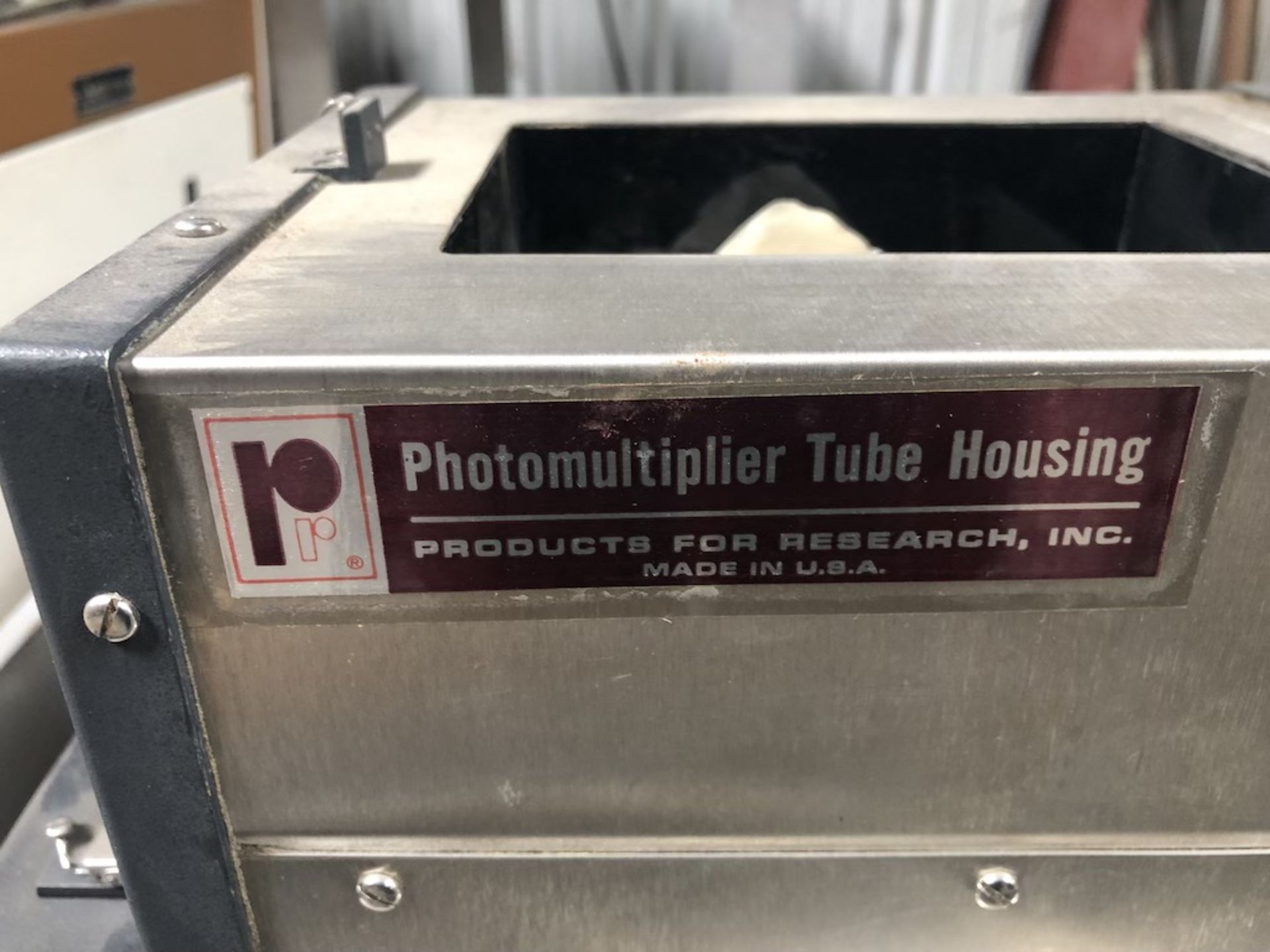 PHOTOMULTIPLIER TUBE HOUSING TE-165RF REFRIGERATED CHAMBER w/ QTY OF 11 ITEMS 9075-81 - Image 2 of 19