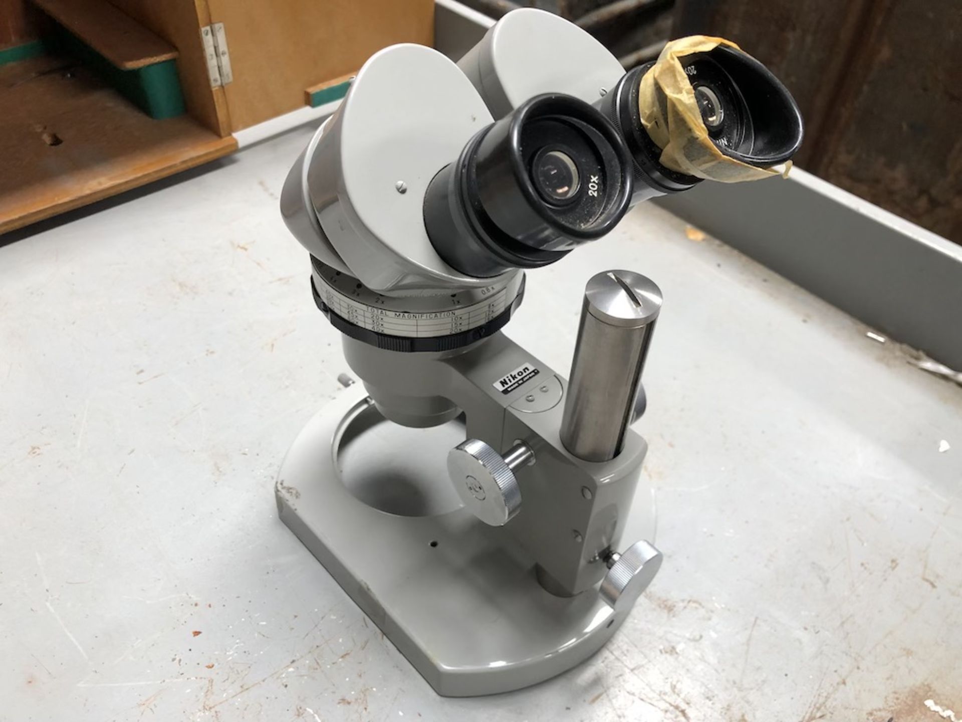 NIKON 93941 MICROSCOPE W/ WOODEN BOX - Image 3 of 9