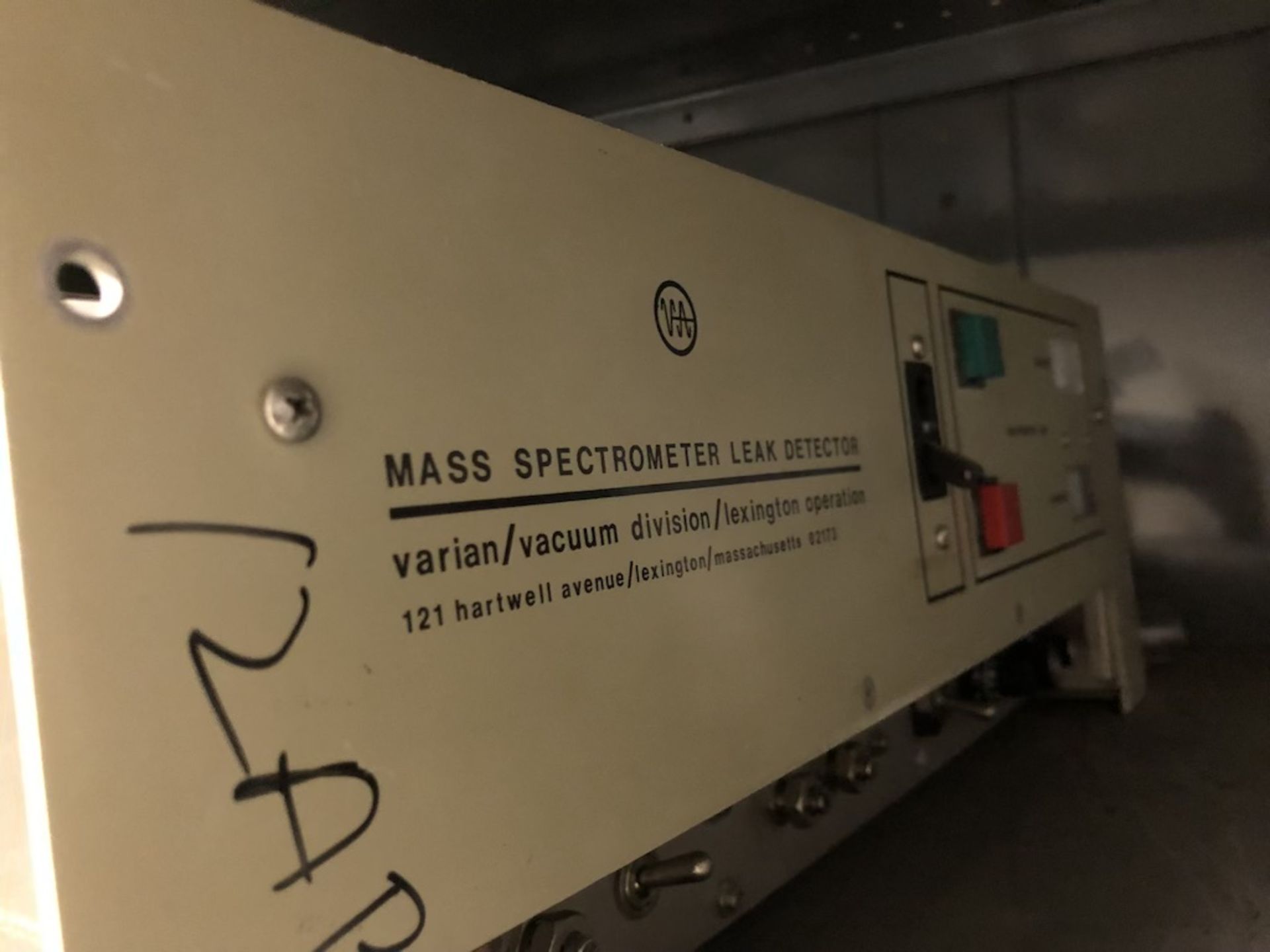 LOCKER W/ CONTENTS: VARIAN MASS SPECTROMETER LEAK DETECTOR FACE PLATES, HIGH PRESSURE VACUUM - Image 4 of 10